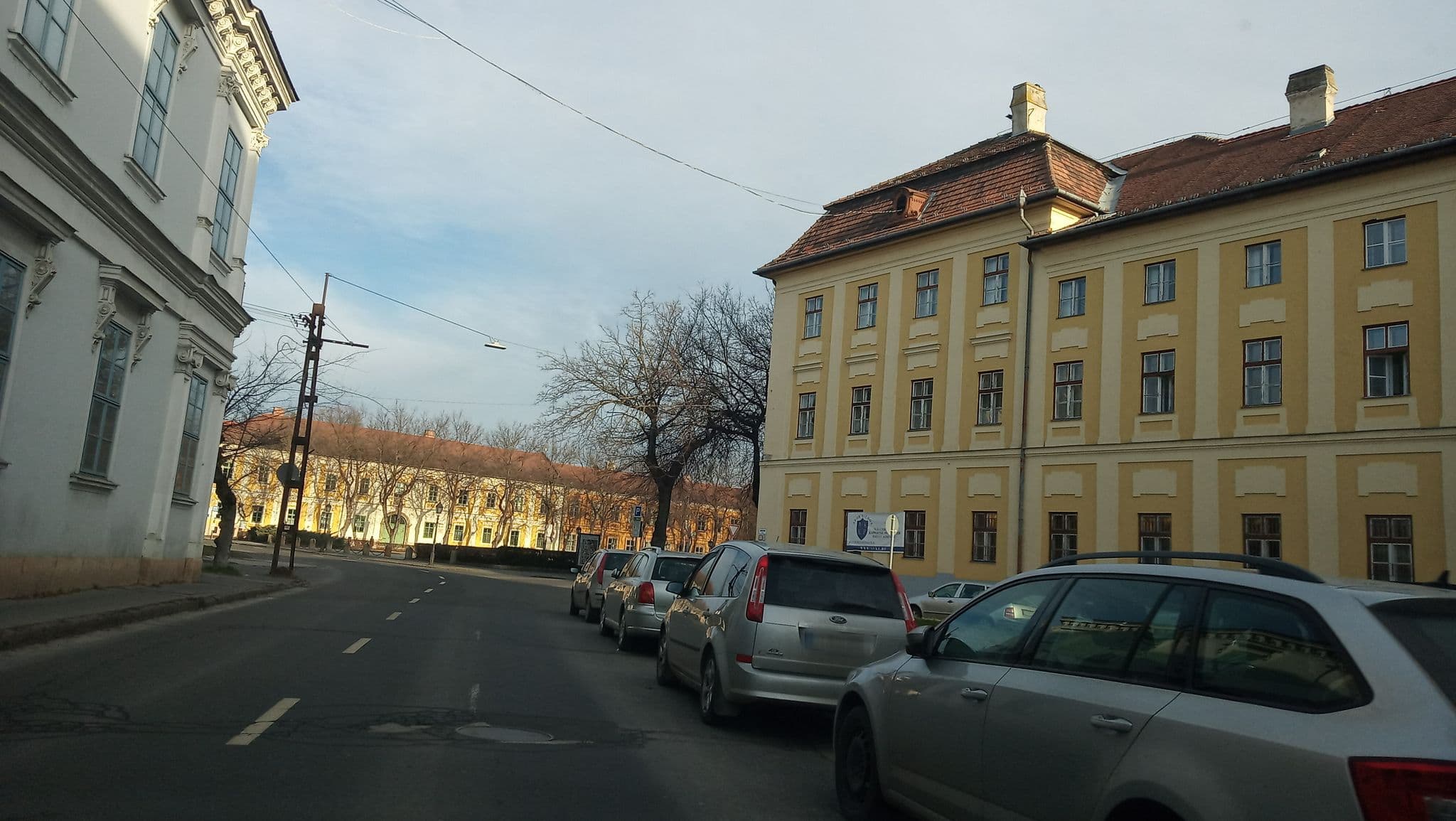 Street view near Mater Salvatoris Lelkigyakorlatos Ház, Vác — © feed (CC BY-SA · Mapillary)