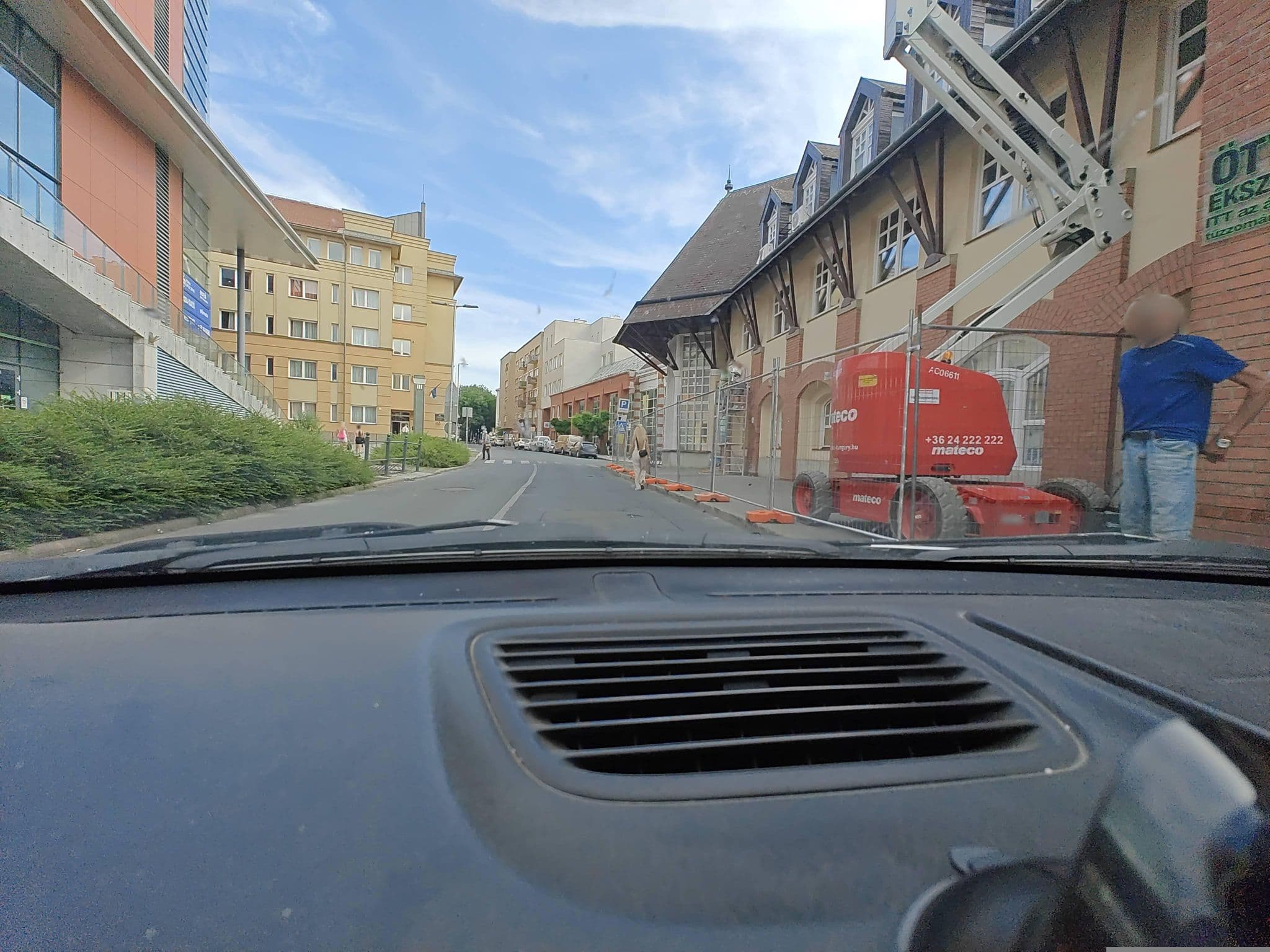 Street view near Kálvin Vendégház, Debrecen — © Winner_hun (CC BY-SA · Mapillary)