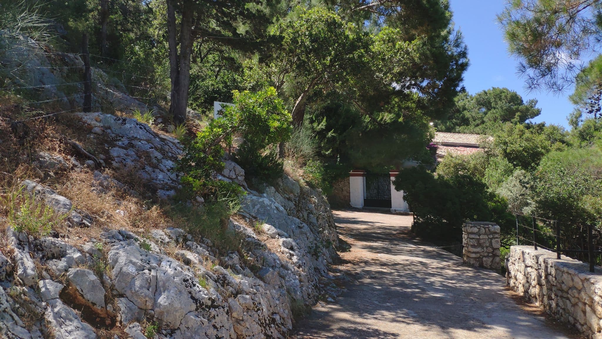 Street view near Villa Ioli, Lefkáda — © pppetros (CC BY-SA · Mapillary)
