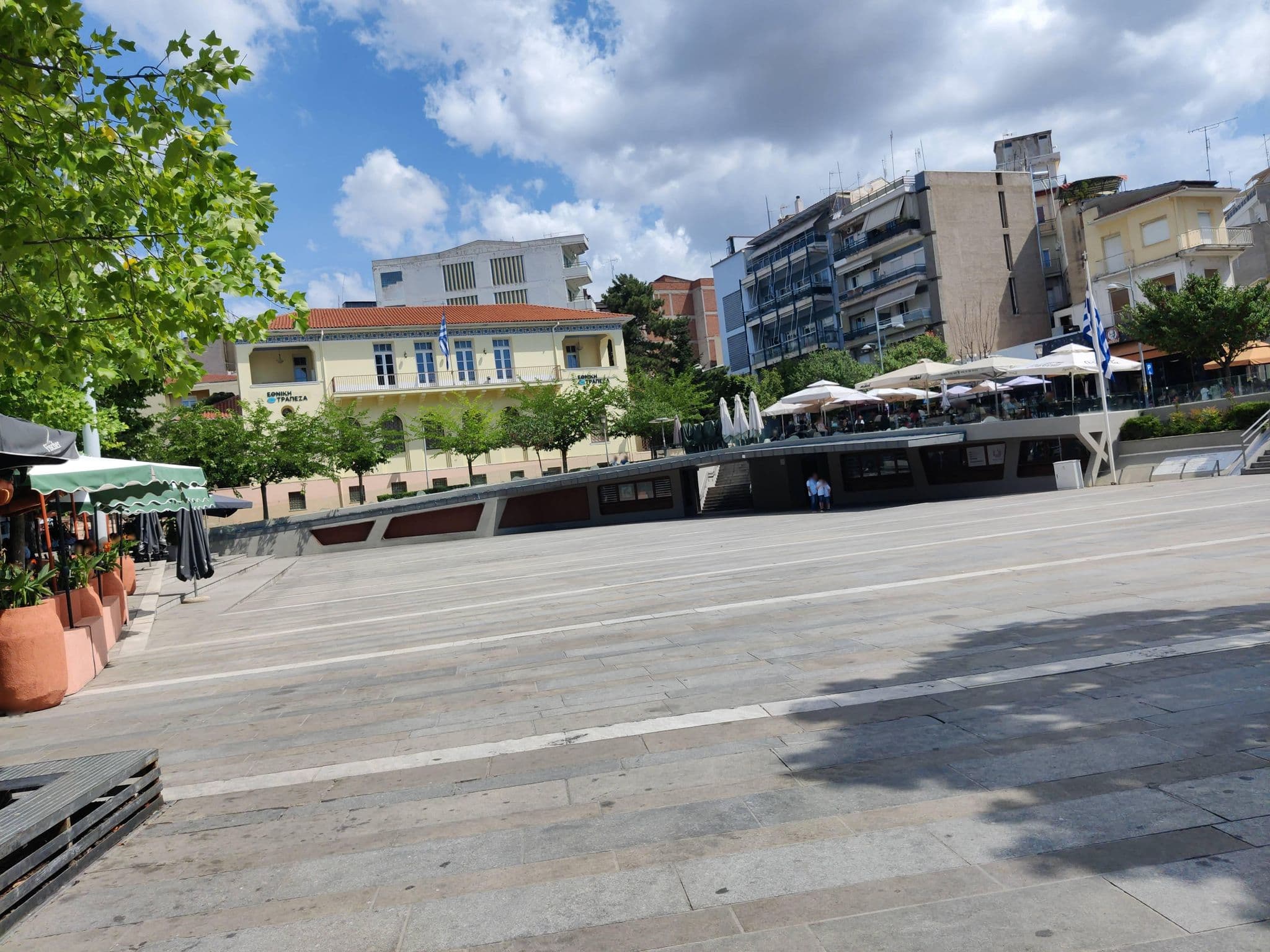 Street view near Ερμιόνιο (Ermionio), Kozáni — © nglf (CC BY-SA · Mapillary)