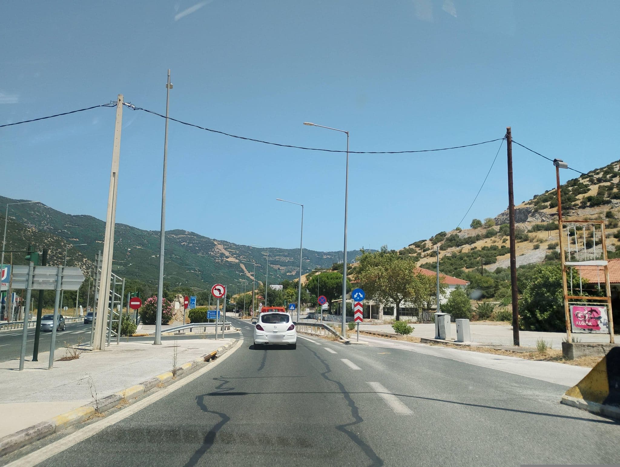 Street view near Καρυές Δομοκού, Gónnoi — © George_210 (CC BY-SA · Mapillary)