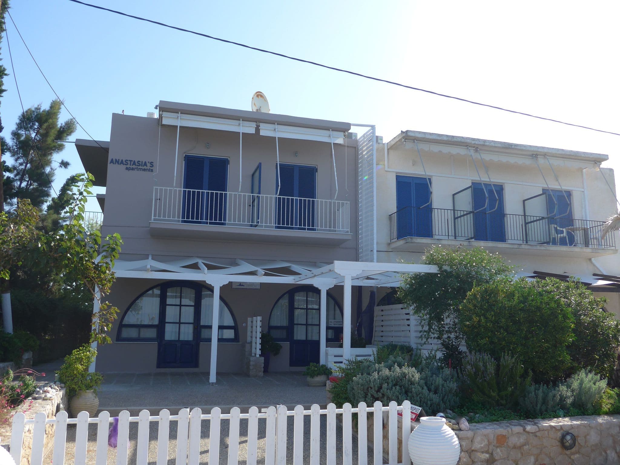 Street view near Vikos Beach Apartments, Drépanon — © cemetno (CC BY-SA · Mapillary)