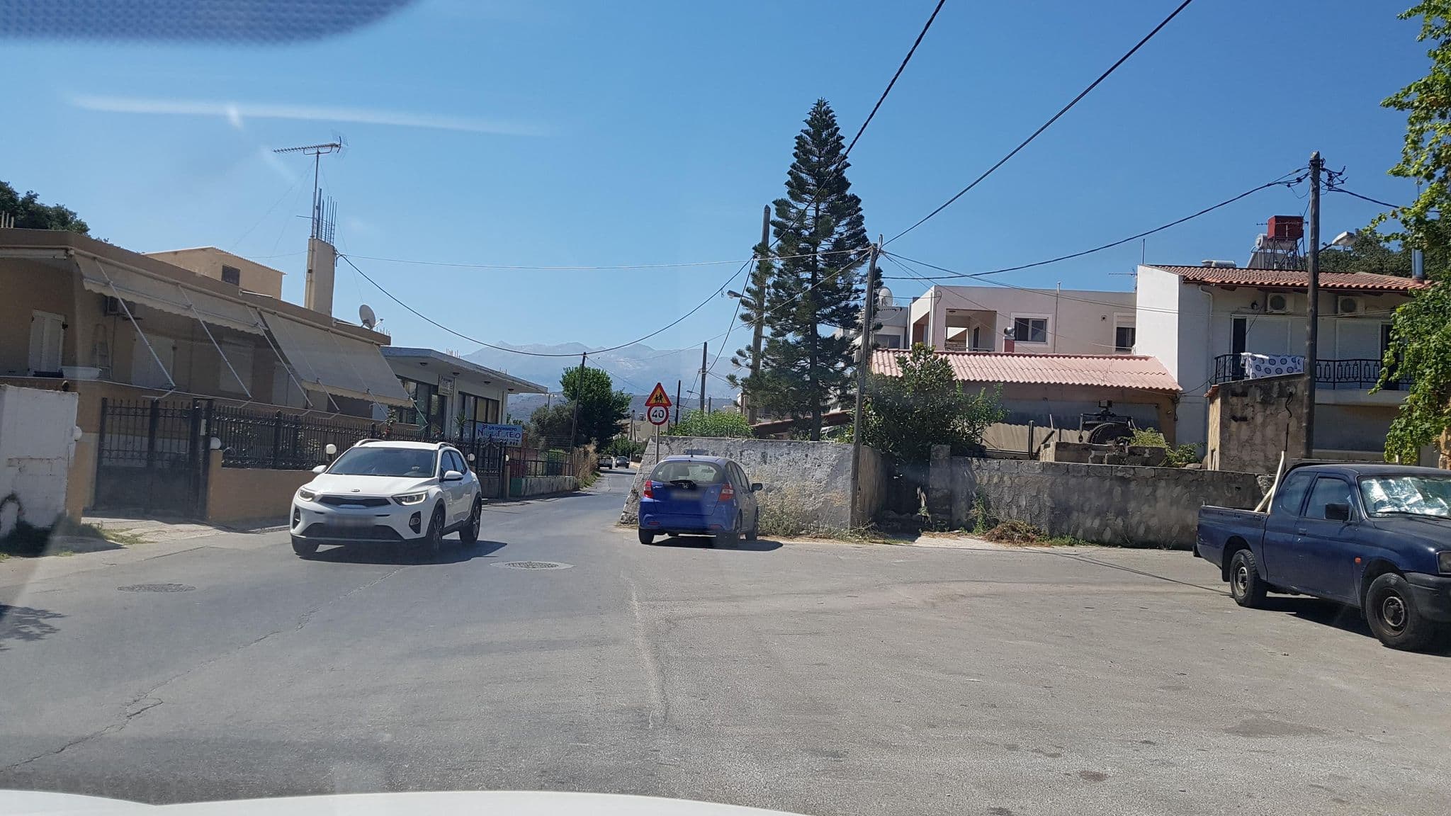 Street view near Epimenidis Hotel, Darátsos — © dsmm (CC BY-SA · Mapillary)
