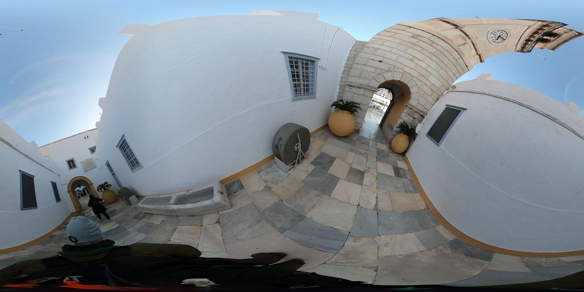 Street view near Ξενώνας Καλλιόπη II (Guest House Kalliopi II), Ýdra — © thompsondt (CC BY-SA · Mapillary)
