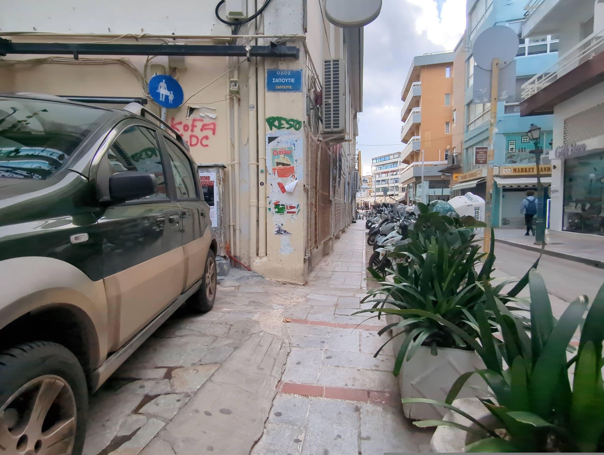 Street view near Capsis Astoria, Irákleion — © miguel_andrade (CC BY-SA · Mapillary)