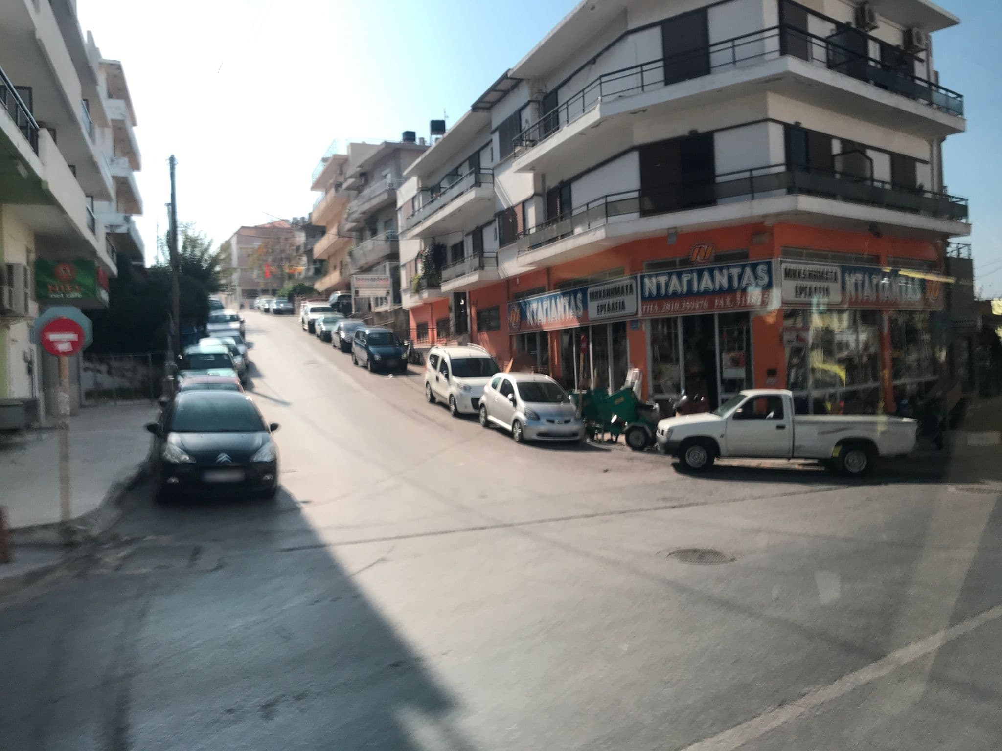 Street view near Omilos Hotels, Irákleion — © miguel_andrade (CC BY-SA · Mapillary)