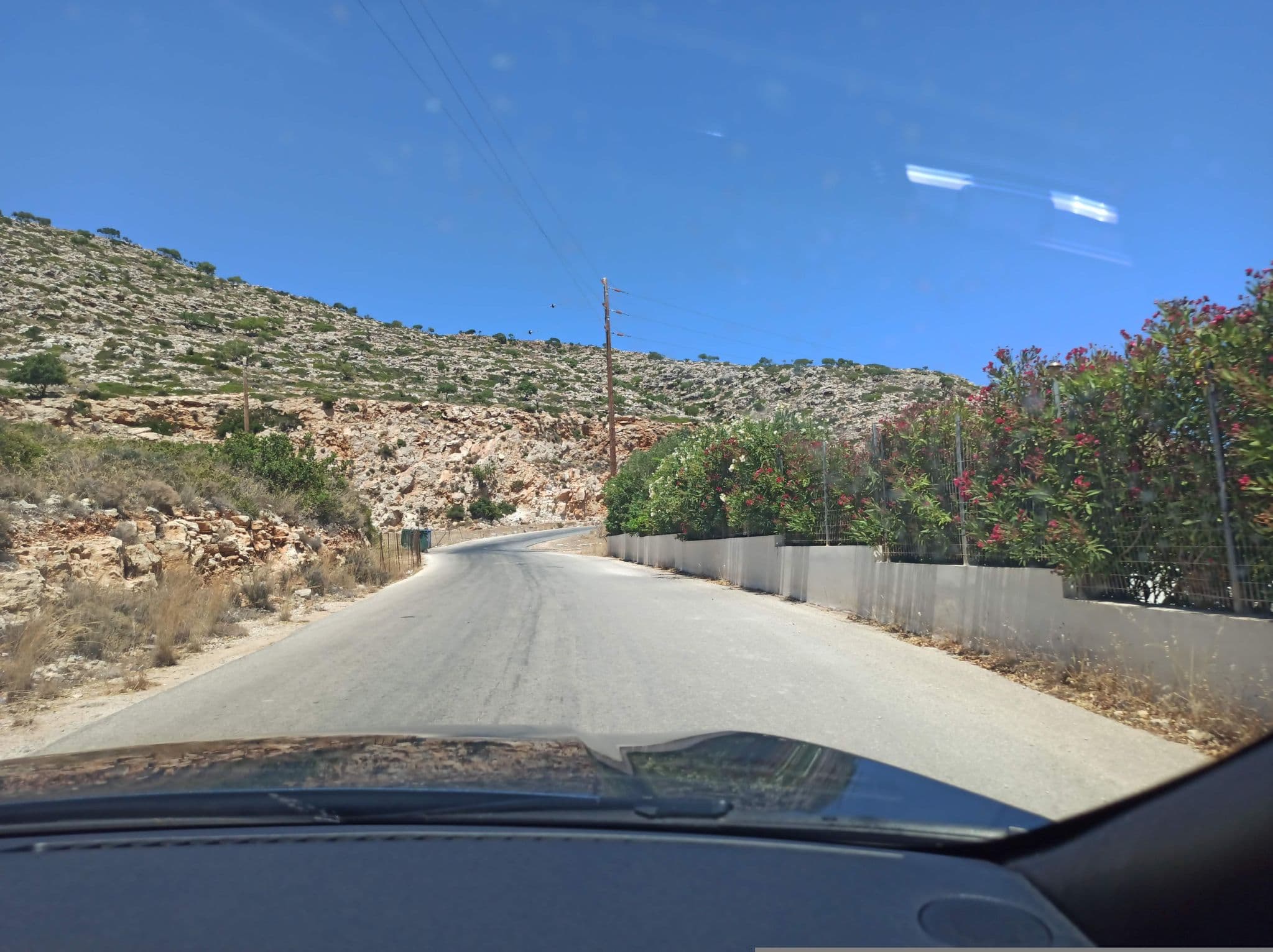 Street view near Marathi luxury villas, Mouzourás — © grkpete (CC BY-SA · Mapillary)