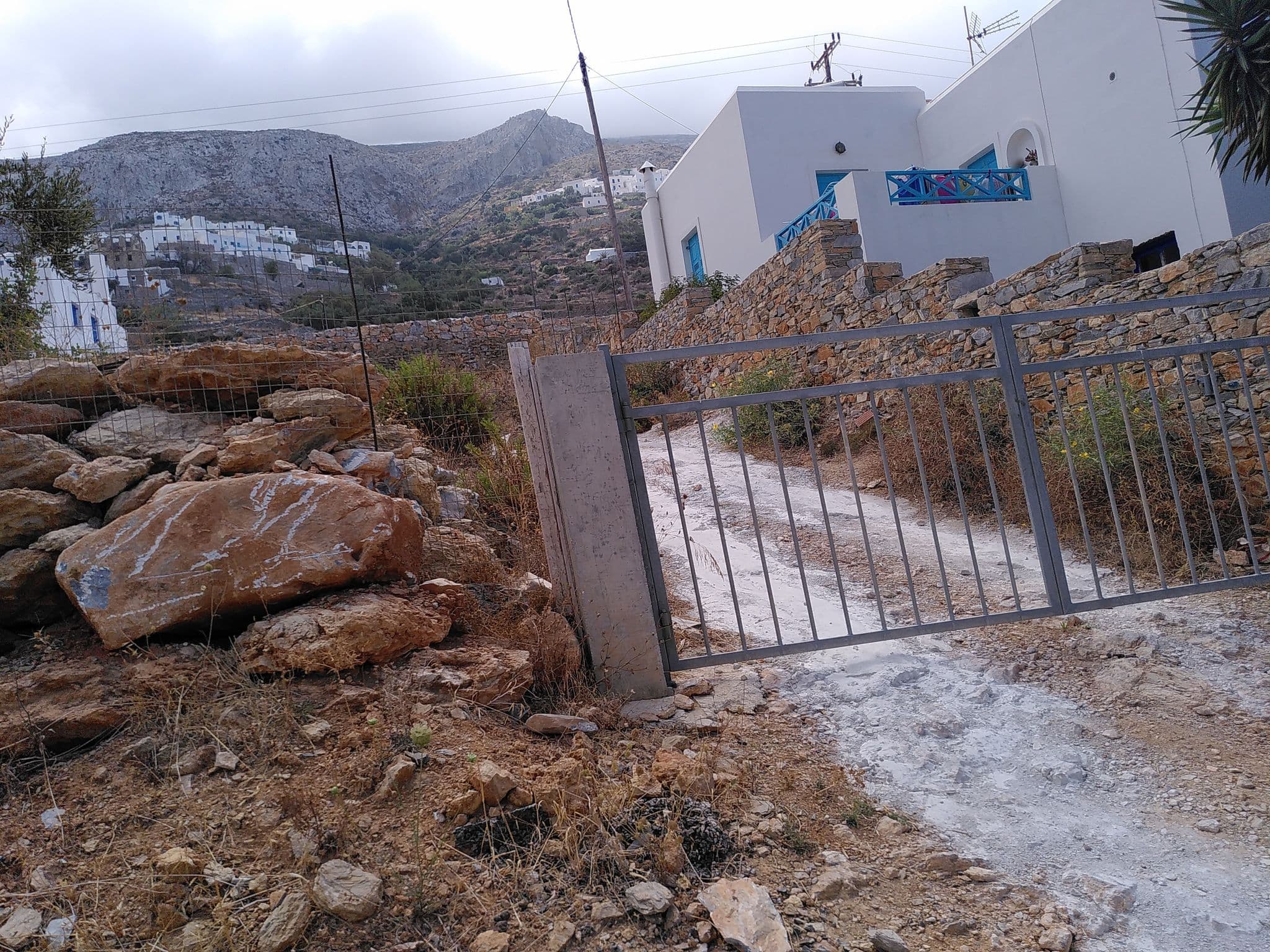 Street view near Xenisis Appartments, Filótion — © kibour (CC BY-SA · Mapillary)