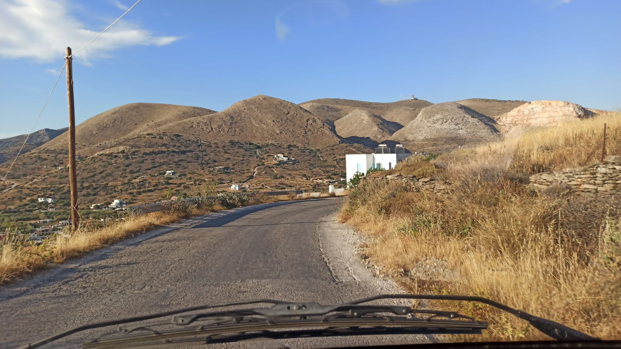 Street view near Apollon Hotel, Áno Sýros — © hermesngo (CC BY-SA · Mapillary)