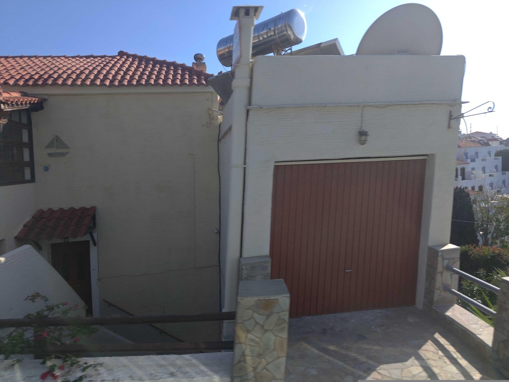 Street view near Villa Rena Andros, Batsíon — © kibour (CC BY-SA · Mapillary)