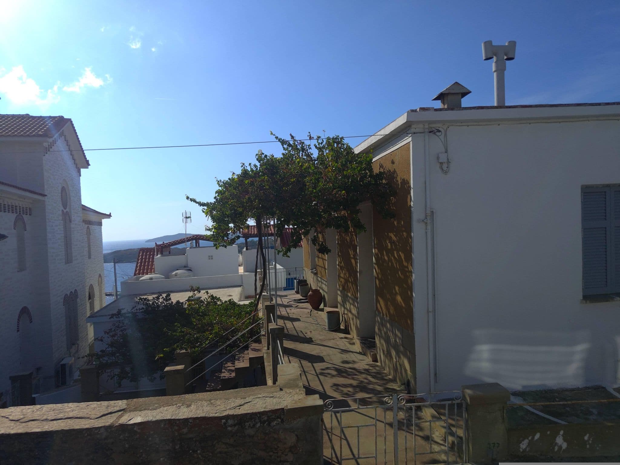Street view near Villa Aegeo Studios, Batsíon — © kibour (CC BY-SA · Mapillary)