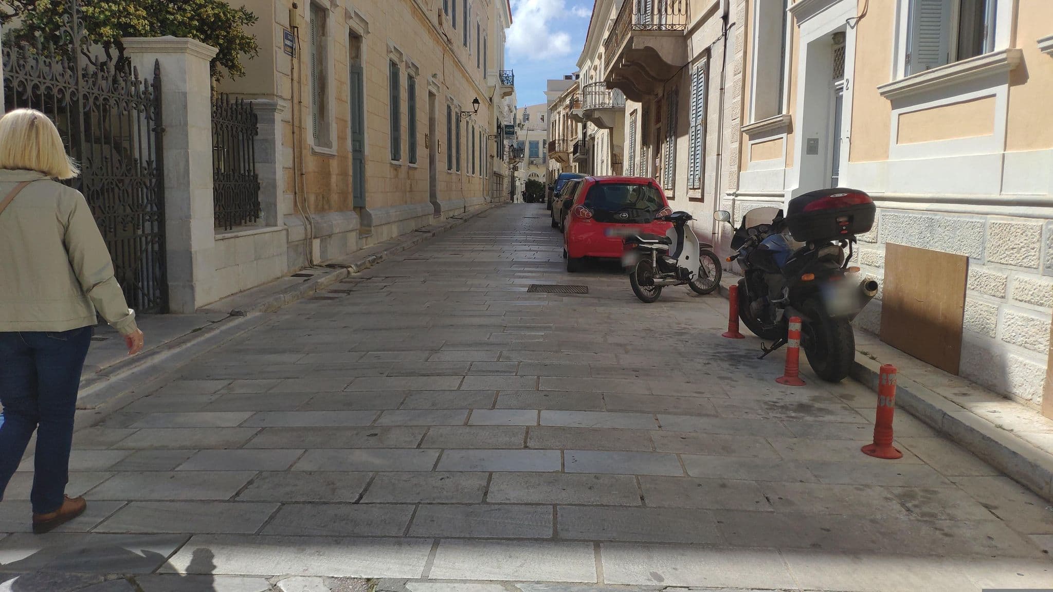 Street view near Ξενων Απολλωνος, Ermoúpolis — © pppetros (CC BY-SA · Mapillary)