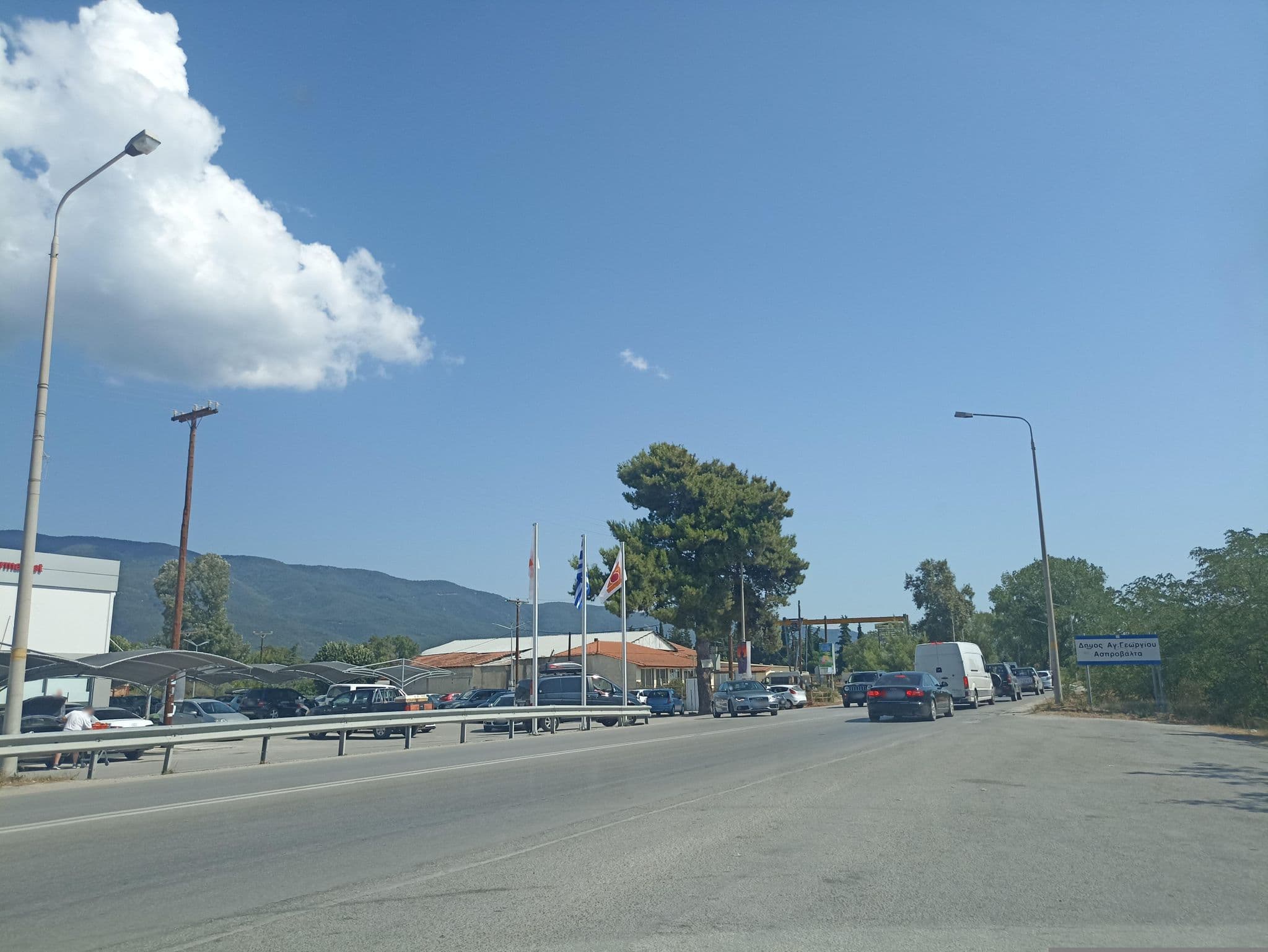 Street view near Pension Konstantinoupolis, Néa Vrasná — © geraki (CC BY-SA · Mapillary)