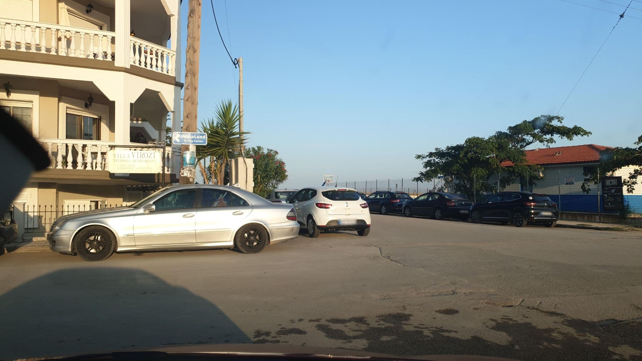 Street view near Villa Virozi, Sárti — © yannakis (CC BY-SA · Mapillary)