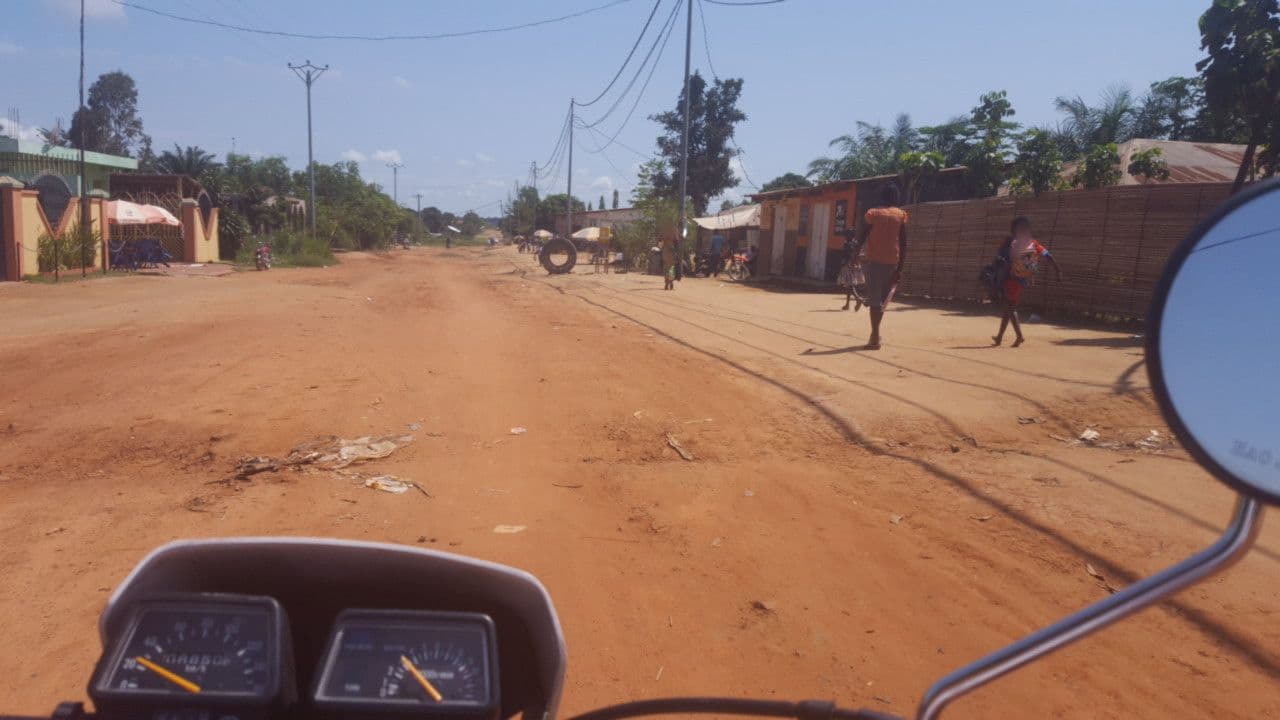 Street view near Auberge Karibu, Bandundu Province — © don20 (CC BY-SA · Mapillary)