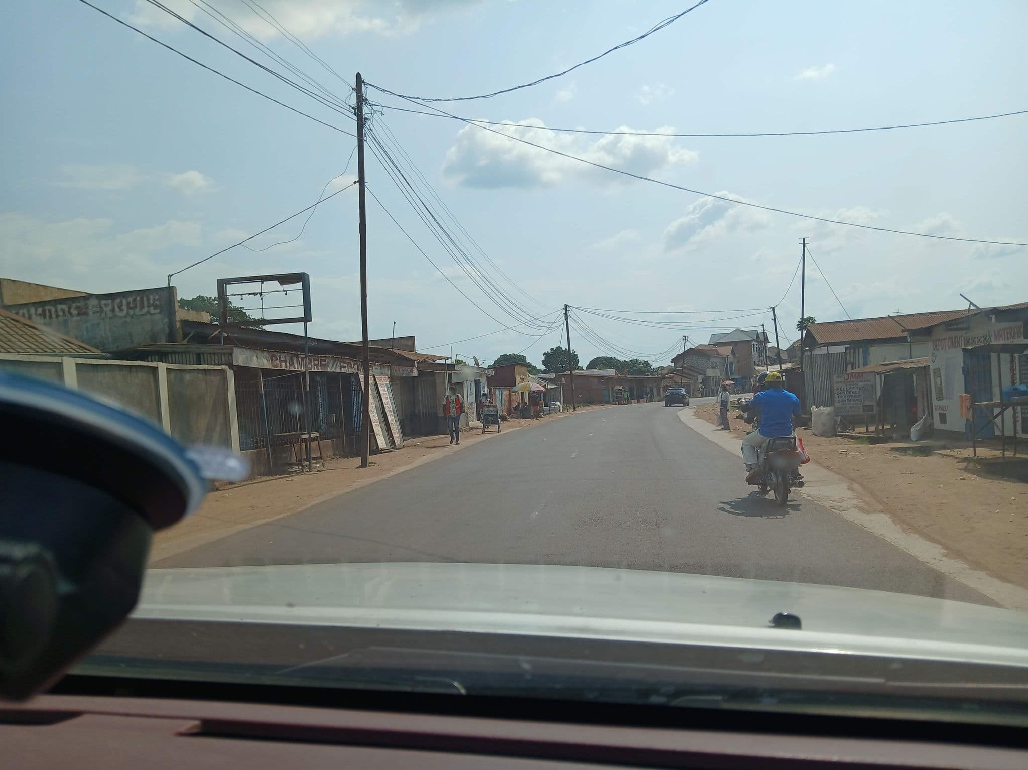 Street view near Le Mangoustan, Inkisi — © Jeraks (CC BY-SA · Mapillary)