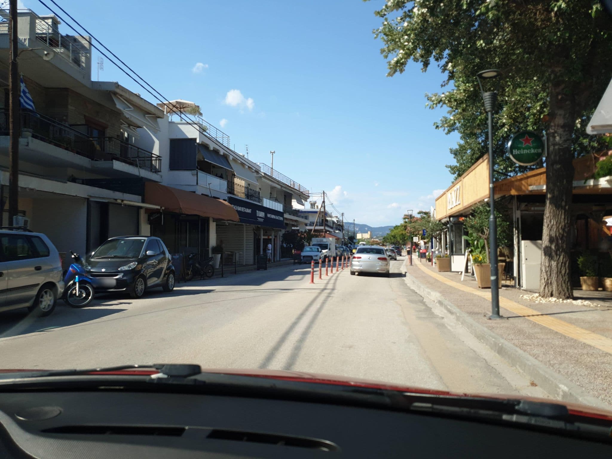 Street view near Leonidas Apartments, Néa Iraklítsa — © yannakis (CC BY-SA · Mapillary)