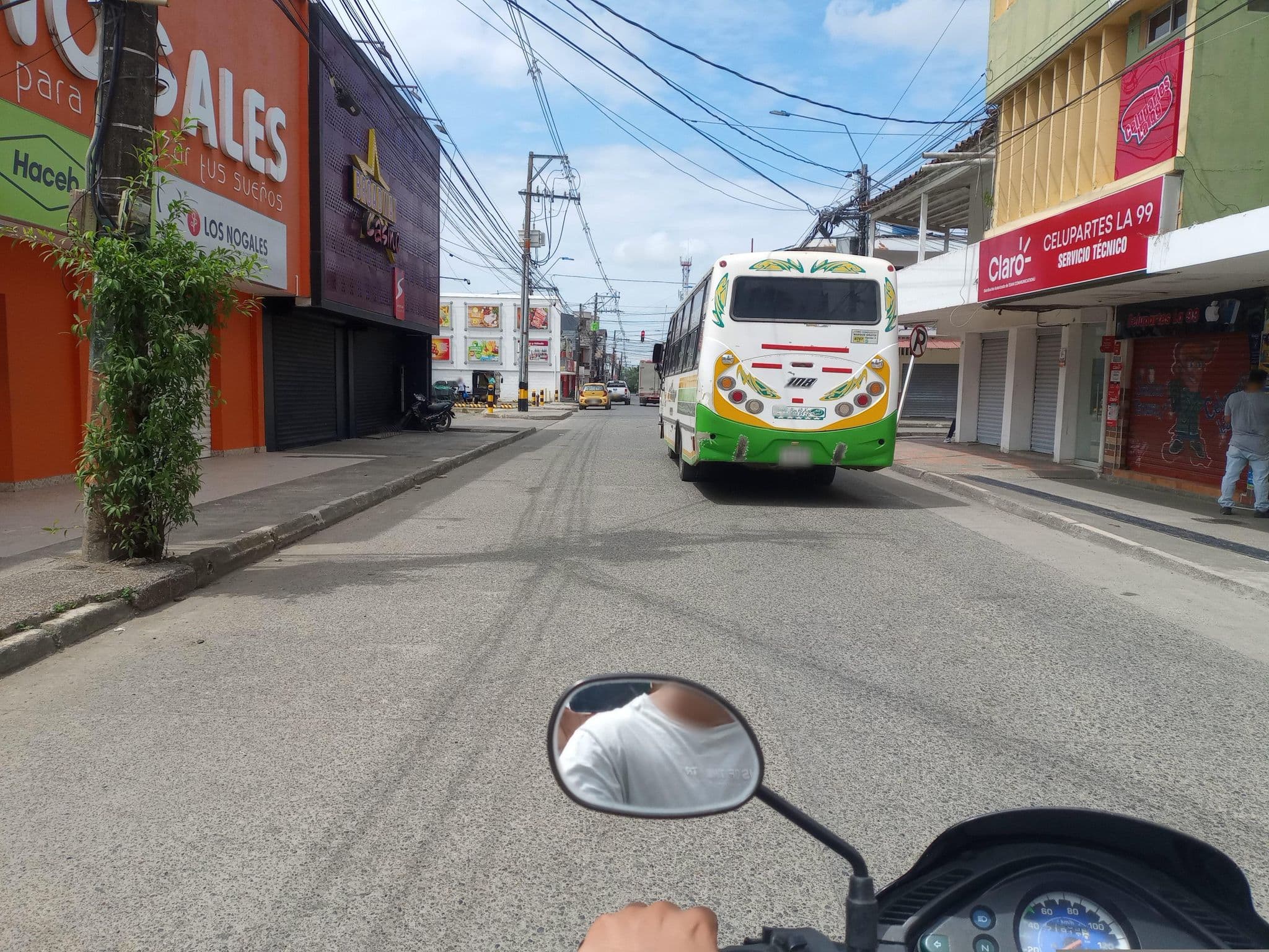 Street view near Hotel Oscar, Apartadó — © NelsonGBA (CC BY-SA · Mapillary)