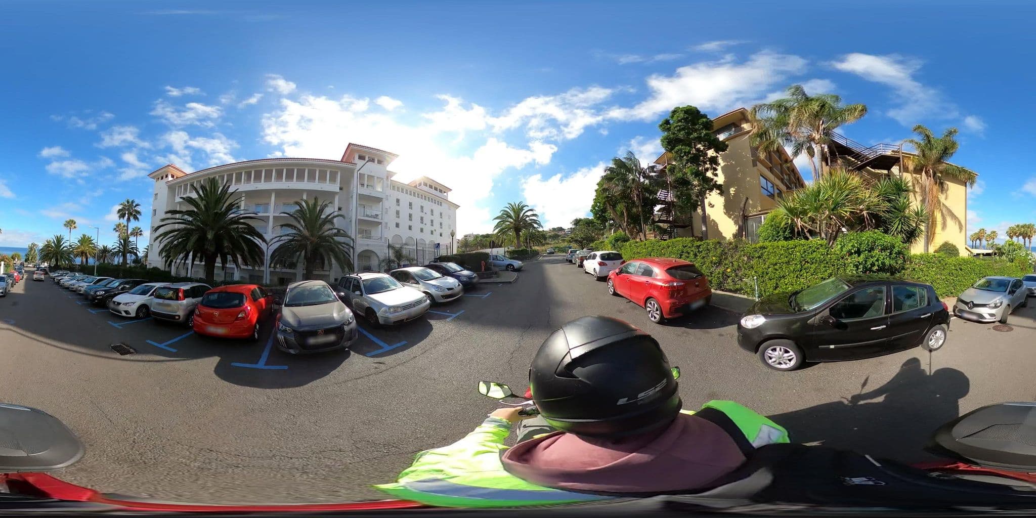 Street view near Résidence Pierre & Vacances Four Views Oasis, Caniço — © PedroSantos (CC BY-SA · Mapillary)