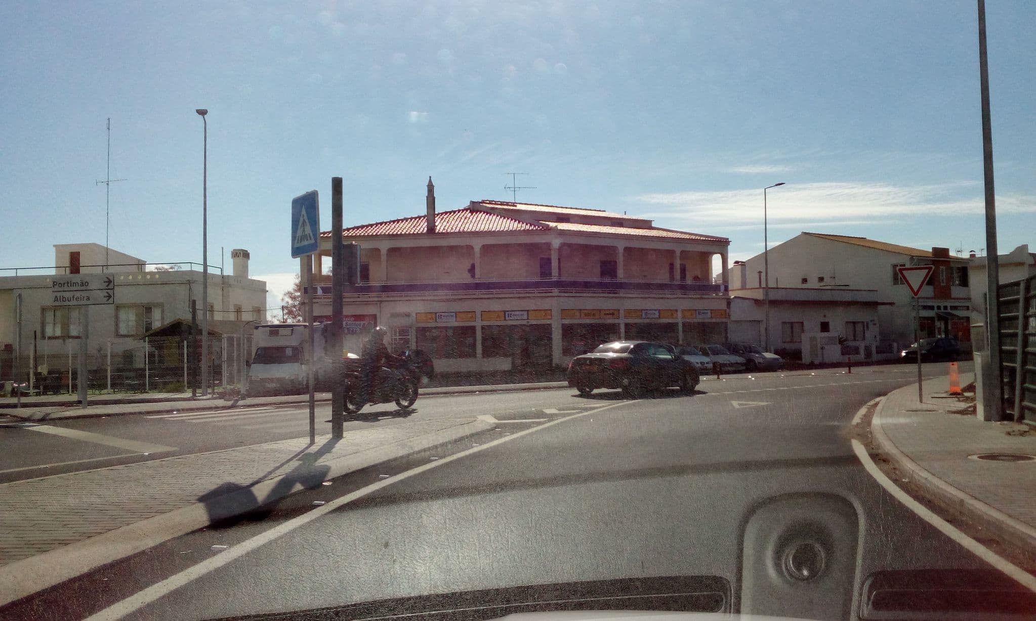 Street view near Maria L G Cruz Grosso, Boliqueime — © micmin1972 (CC BY-SA · Mapillary)