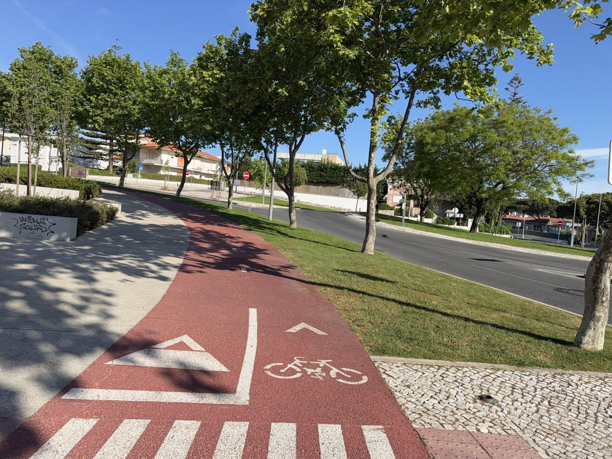 Street view near white house cascais, Cascais — © RSTQ (CC BY-SA · Mapillary)
