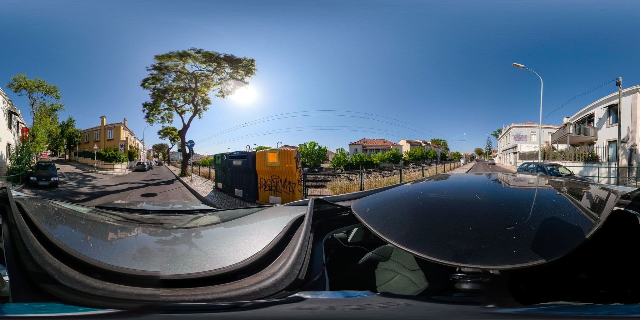 Street view near Bonvalot Guest House, Paço de Arcos — © davipt (CC BY-SA · Mapillary)