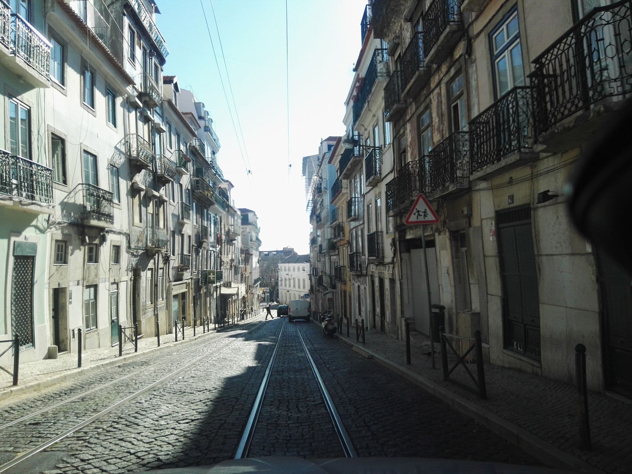 Street view near Hello Lisbon, Santos-o-Velho — © filipegraciosa (CC BY-SA · Mapillary)