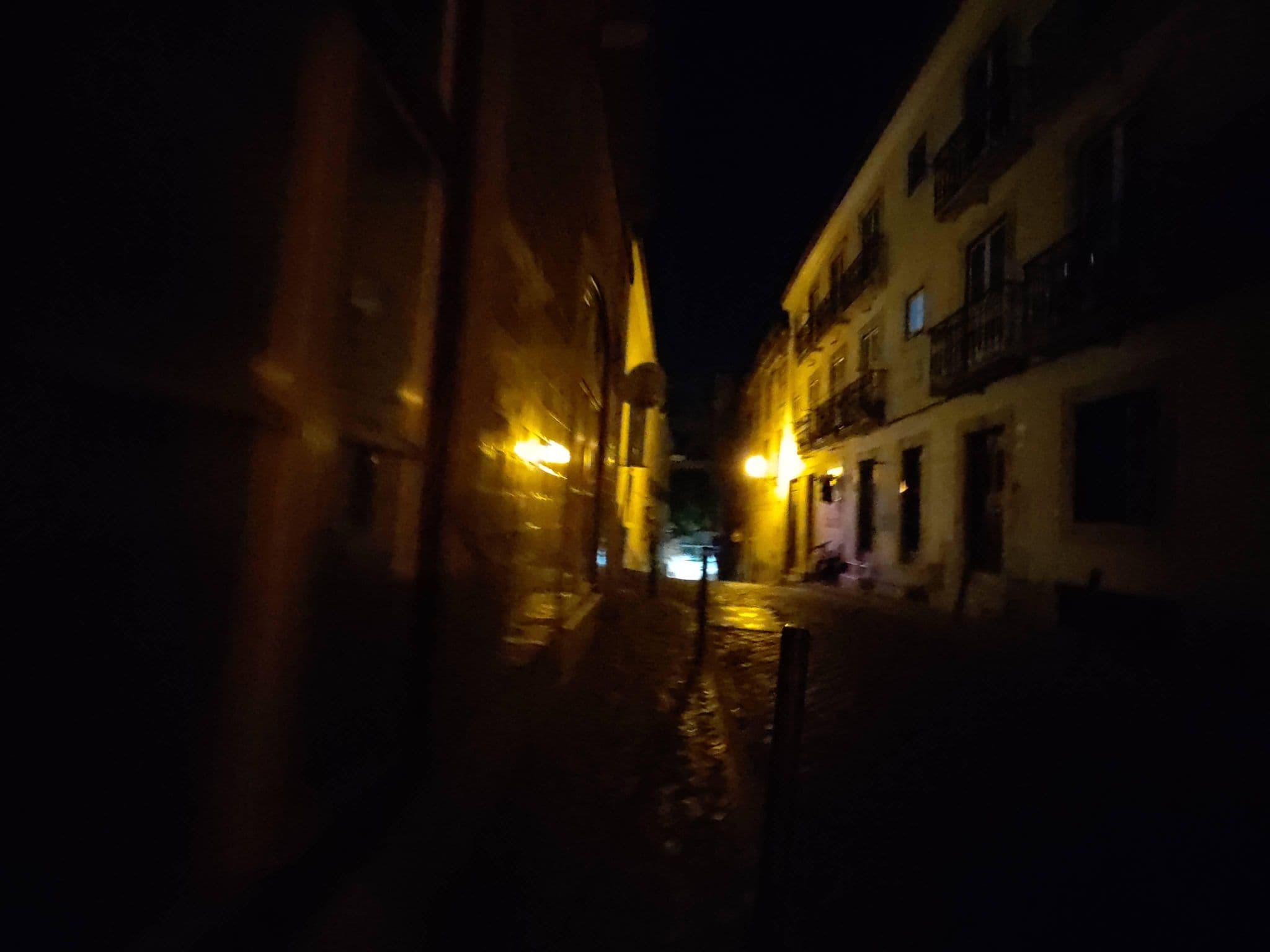 Street view near Doorm Portugal, Santos-o-Velho — © Attractor_Snowstorm (CC BY-SA · Mapillary)