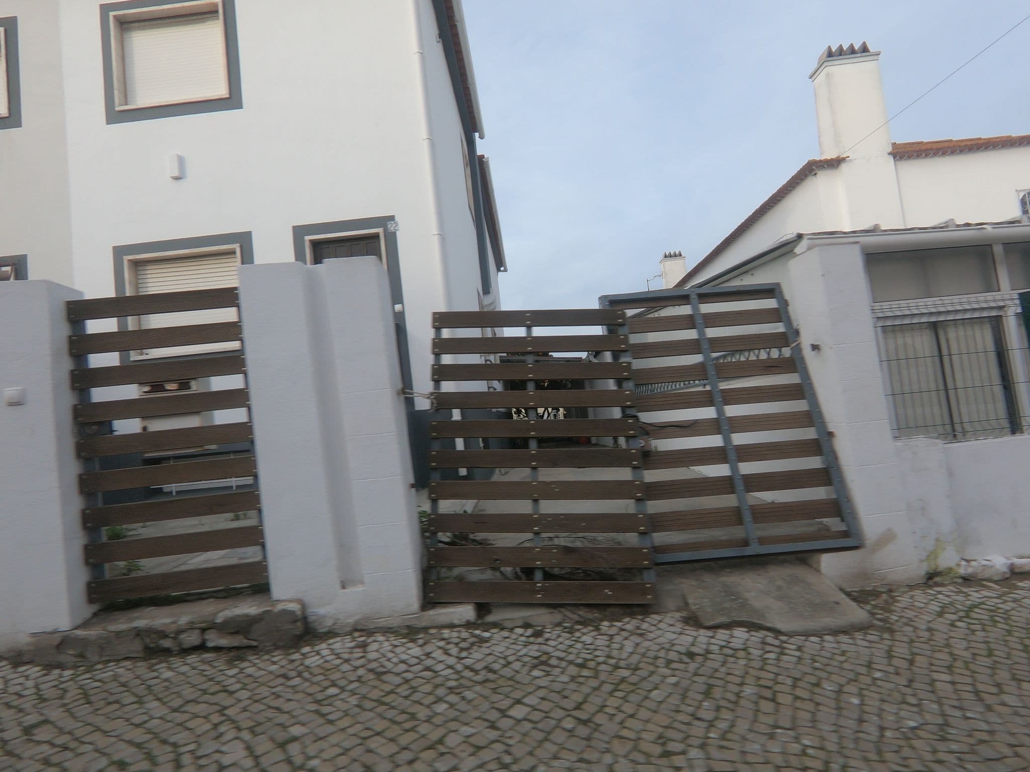 Street view near Travelers House, Setúbal — © sanjorgepinho (CC BY-SA · Mapillary)