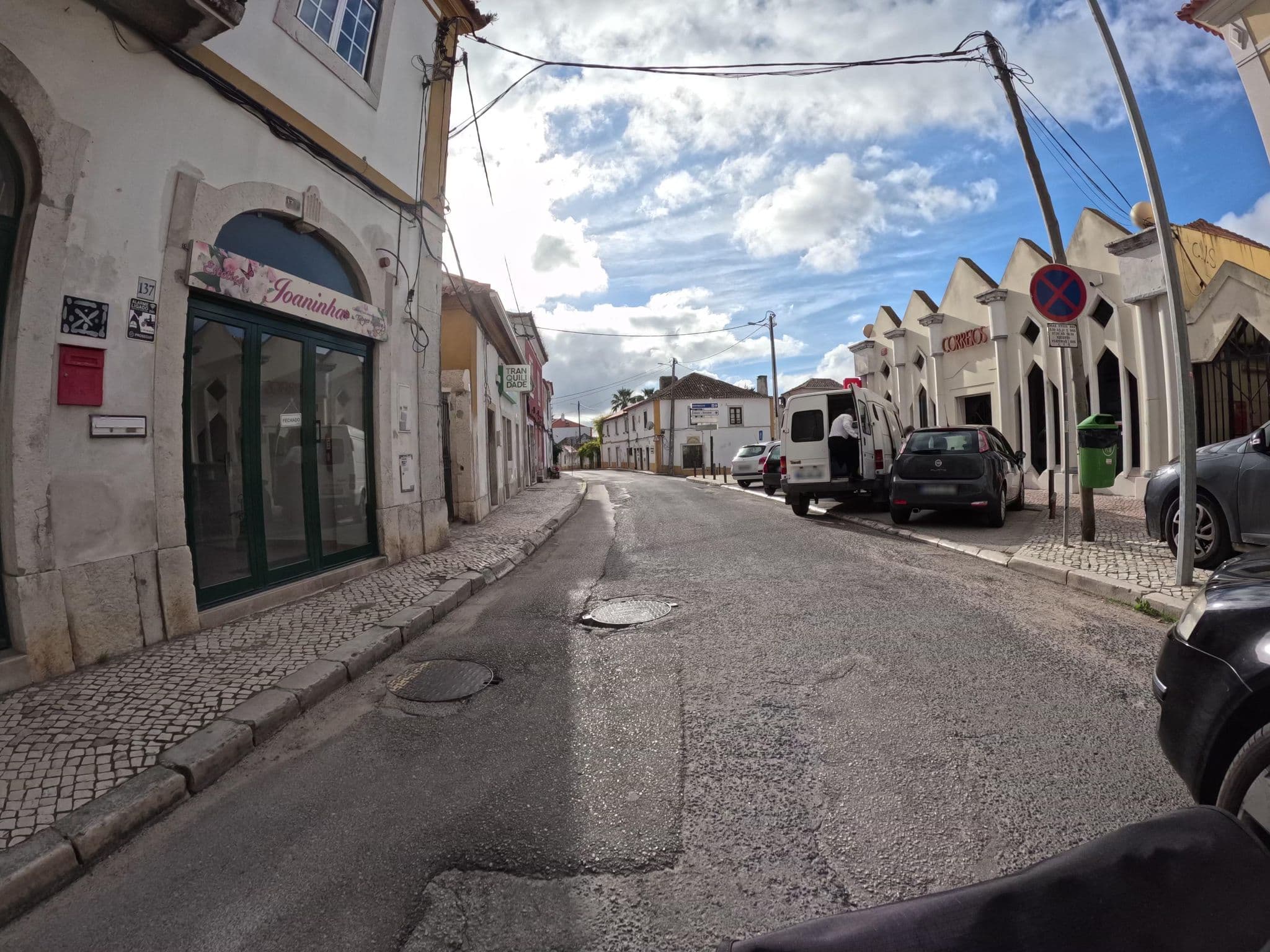 Street view near Torres Geste - Gestão Quinta Torres, S.A., Azeitão — © claudiop (CC BY-SA · Mapillary)
