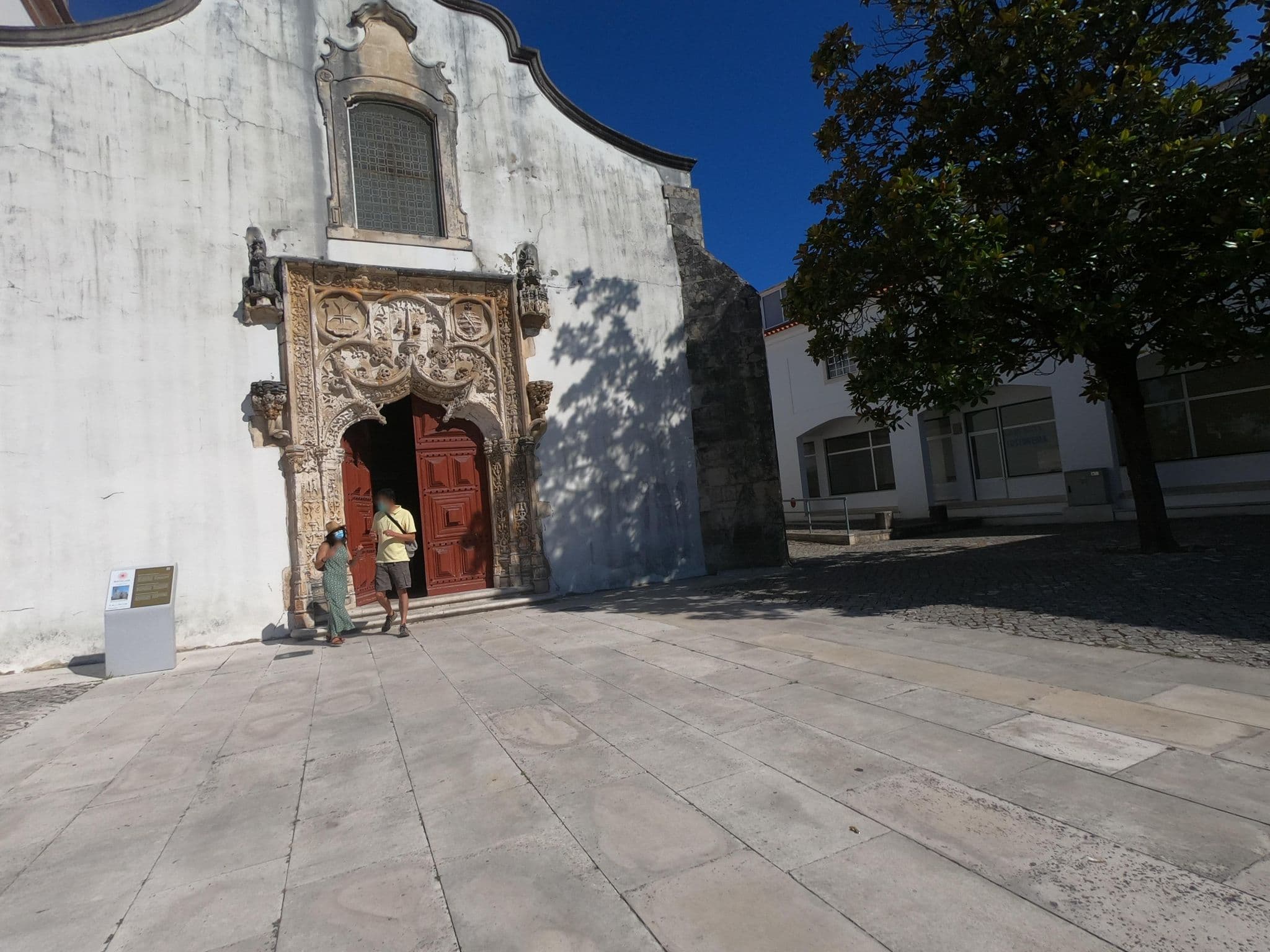 Street view near Pensão Vitória, Batalha — © filohipo (CC BY-SA · Mapillary)