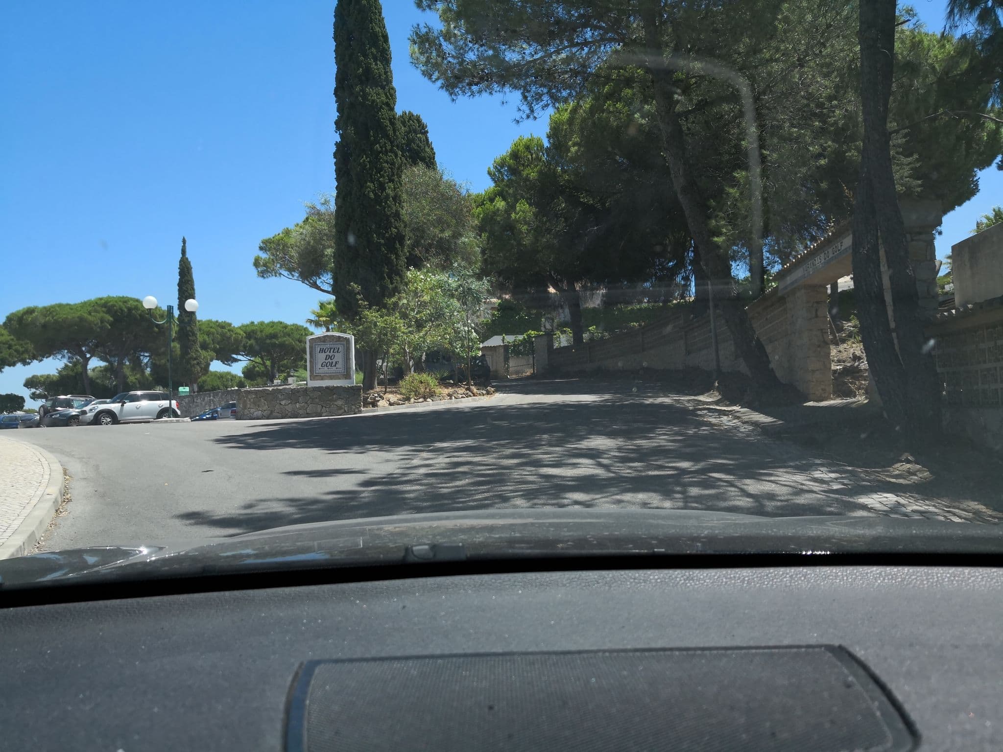Street view near Hotel Apartamento Do Golfe Vilamoura, Vilamoura — © sanjorgepinho (CC BY-SA · Mapillary)
