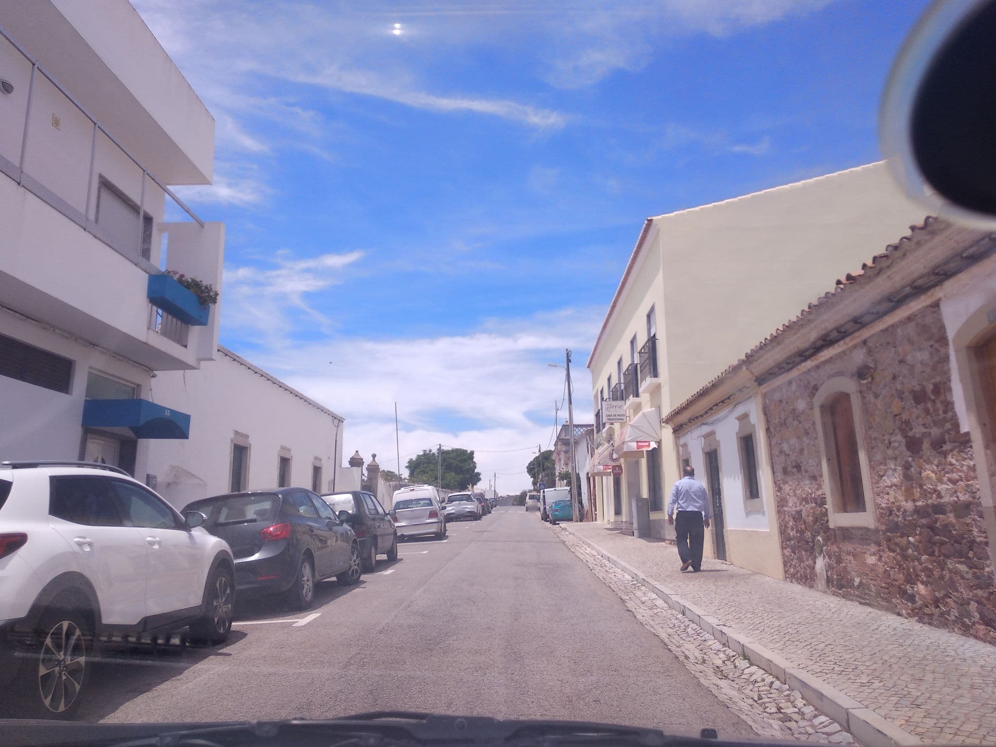 Street view near Quinta dos Perdigoes, Moncarapacho — © alex9099 (CC BY-SA · Mapillary)