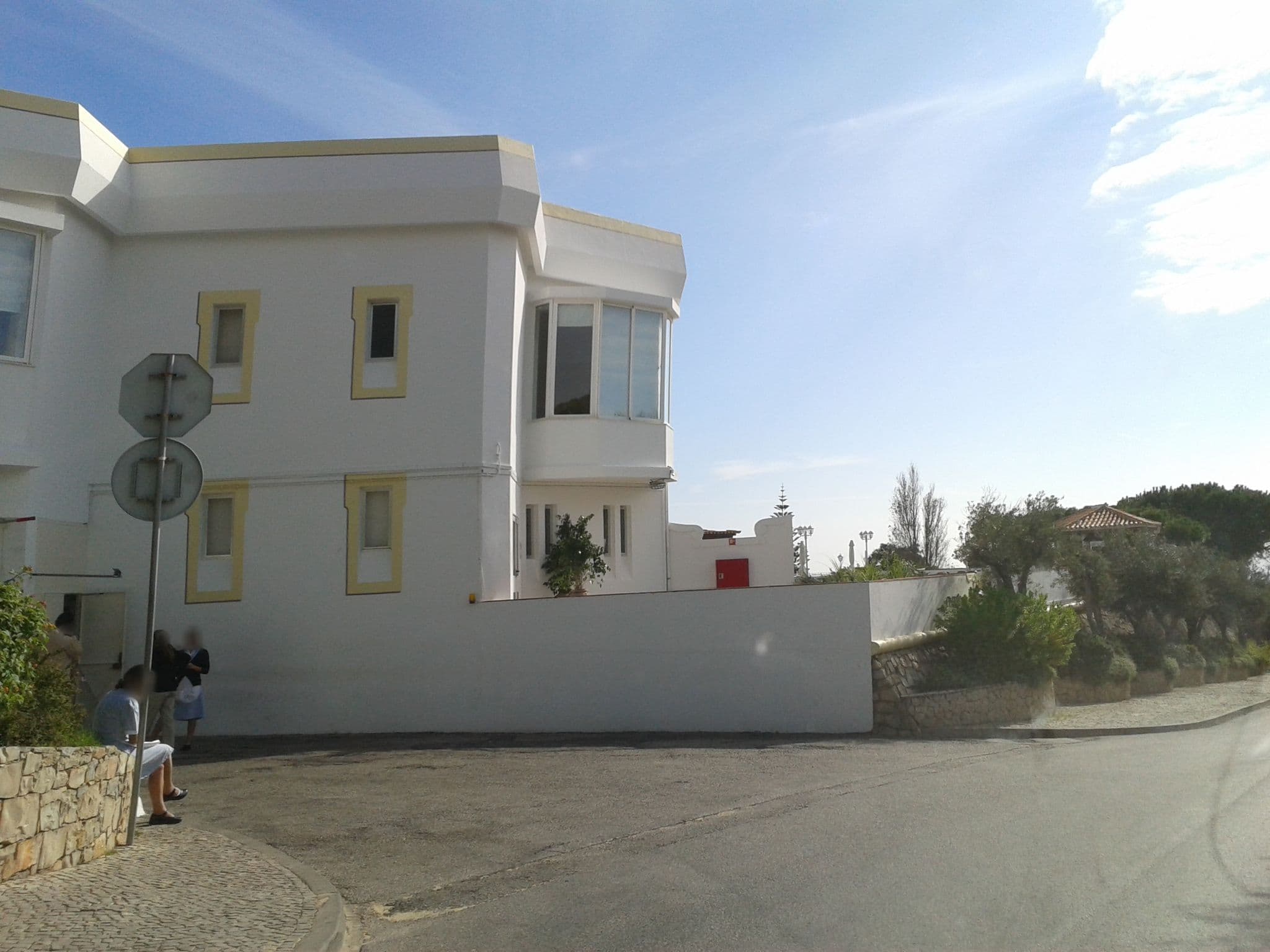 Street view near Kangaroo Club, Quarteira — © rudolfmayer (CC BY-SA · Mapillary)