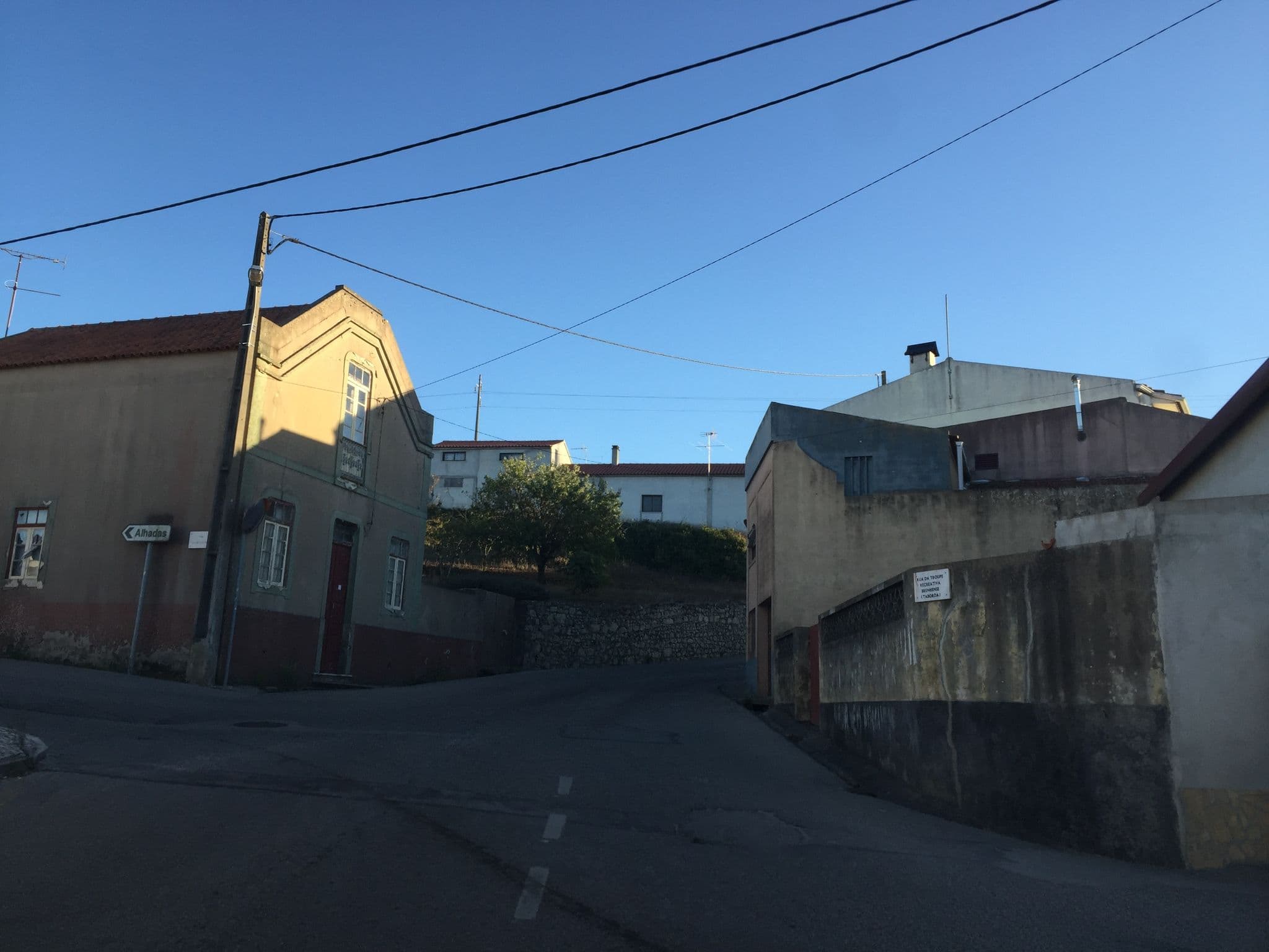 Street view near Residêncial Elísio, Alhadas — © ptmap (CC BY-SA · Mapillary)
