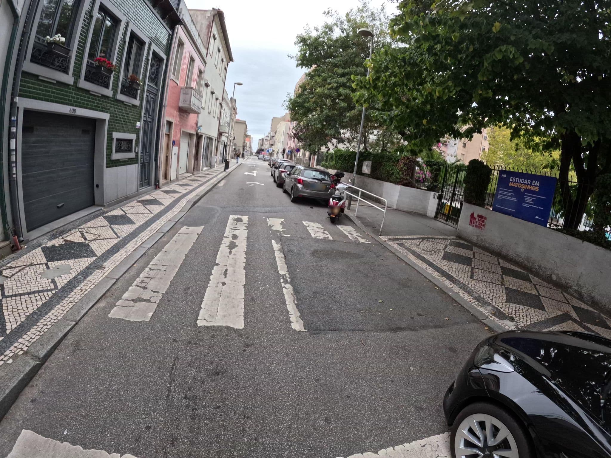 Street view near Into The Blue Hostel, Matosinhos — © franciscolinux (CC BY-SA · Mapillary)
