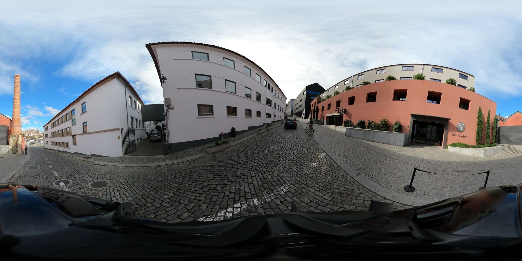 Street view near The Lodge Wine & Business Hotel, Vila Nova de Gaia — © GLocatelli (CC BY-SA · Mapillary)