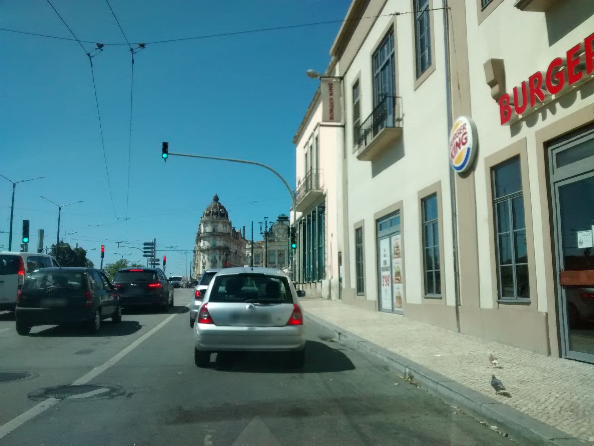Street view near Hostel Avenida Coimbra, Coimbra — © msevilla00 (CC BY-SA · Mapillary)