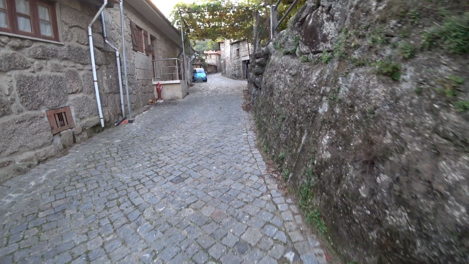 Street view near Casa da Roseira, Vieira do Minho — © mariocarneiro (CC BY-SA · Mapillary)