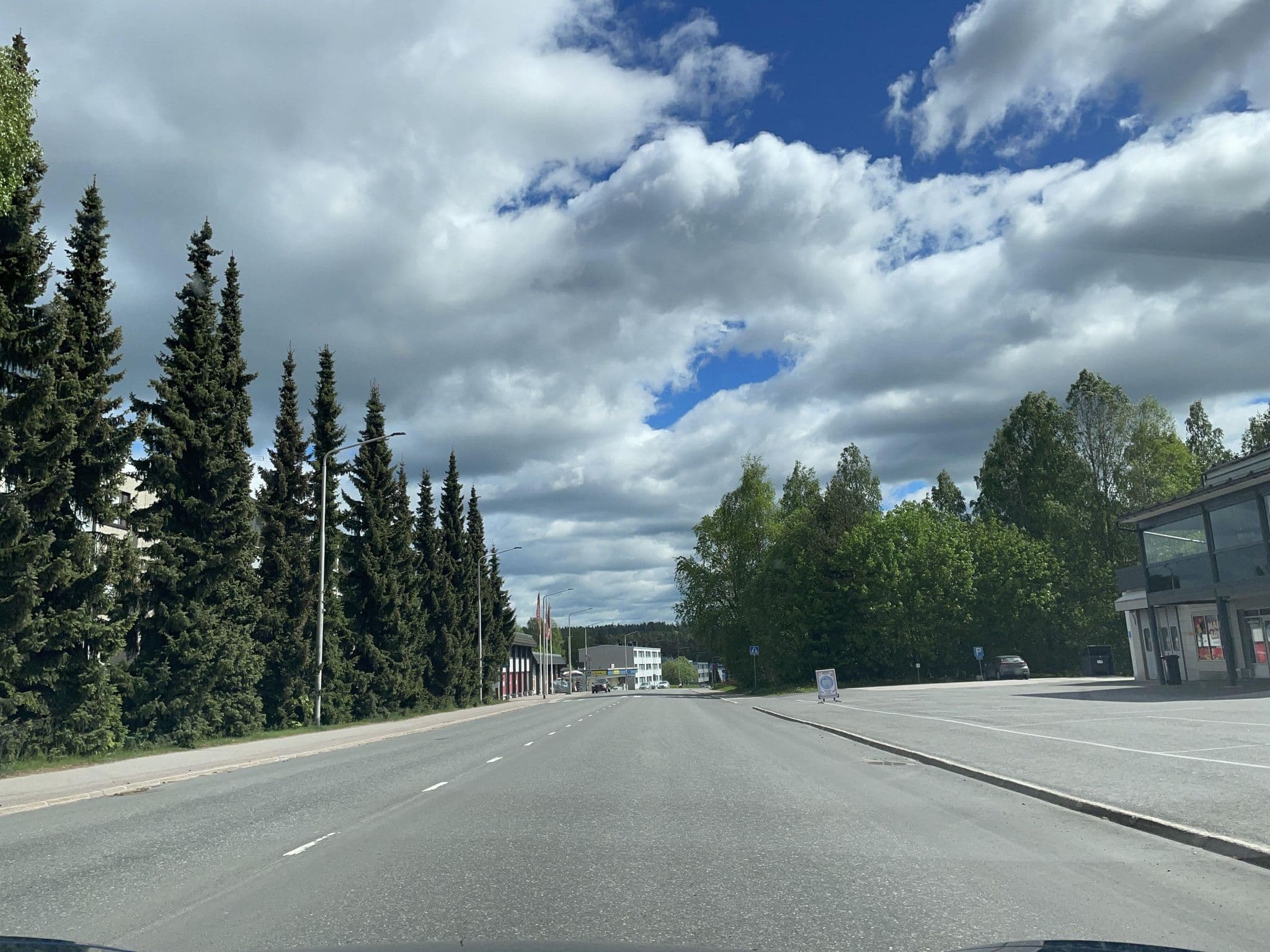 Street view near Karkkilan Eläkeläis- ja kissakeskus, Karkkila — © kino (CC BY-SA · Mapillary)