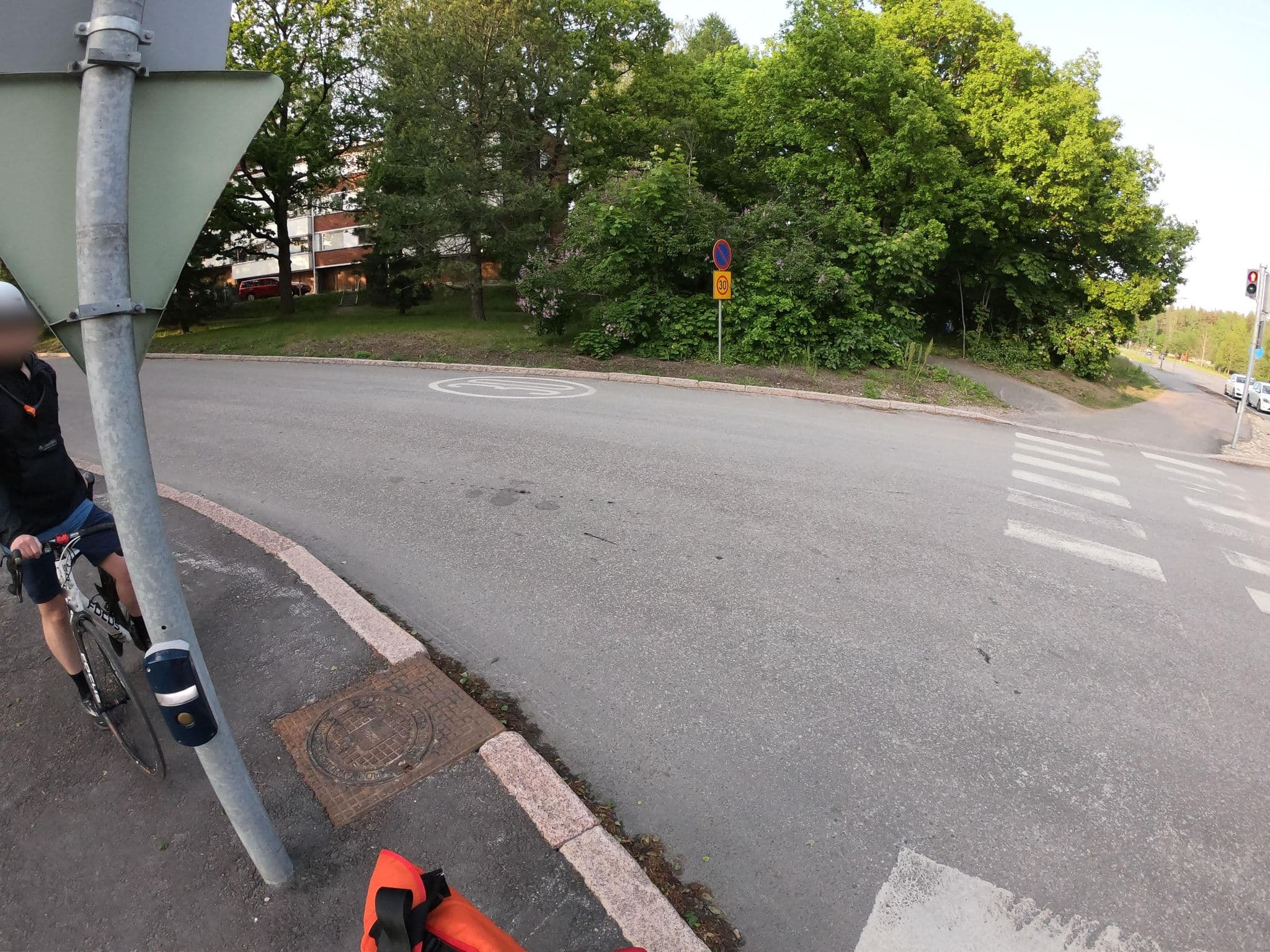 Street view near Paras sänky ikinä, Kauniainen — © temykk (CC BY-SA · Mapillary)