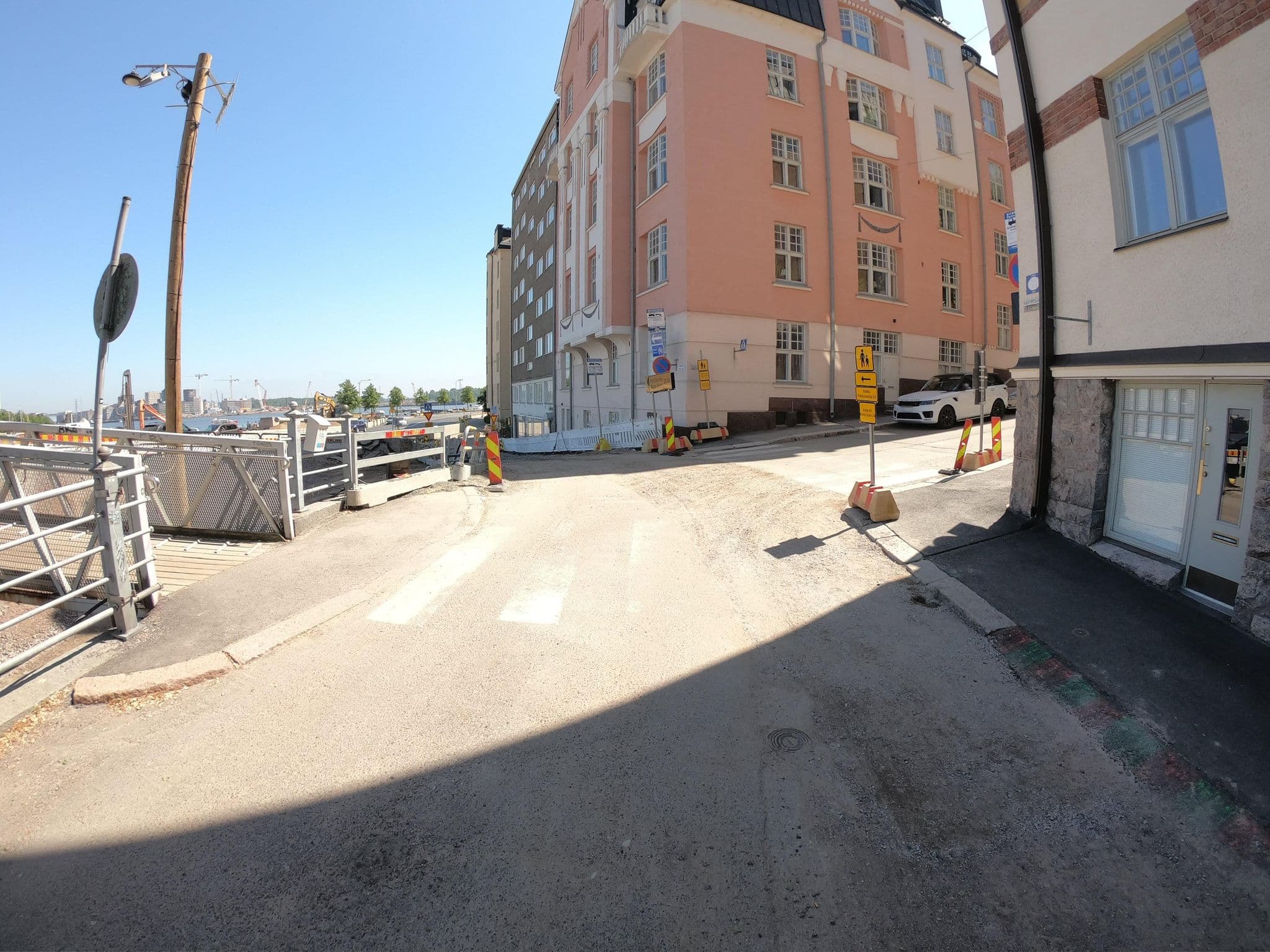 Street view near Tuugigin merinäköalakämppä, Kruununhaka — © temykk (CC BY-SA · Mapillary)