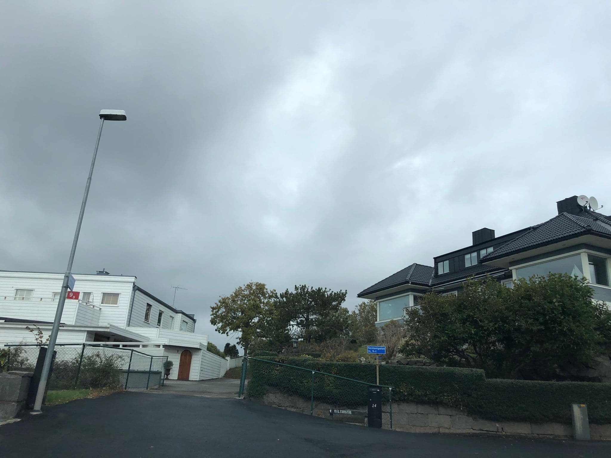 Street view near K.C.P. Hotell, Majorna — © bigroundbaby (CC BY-SA · Mapillary)