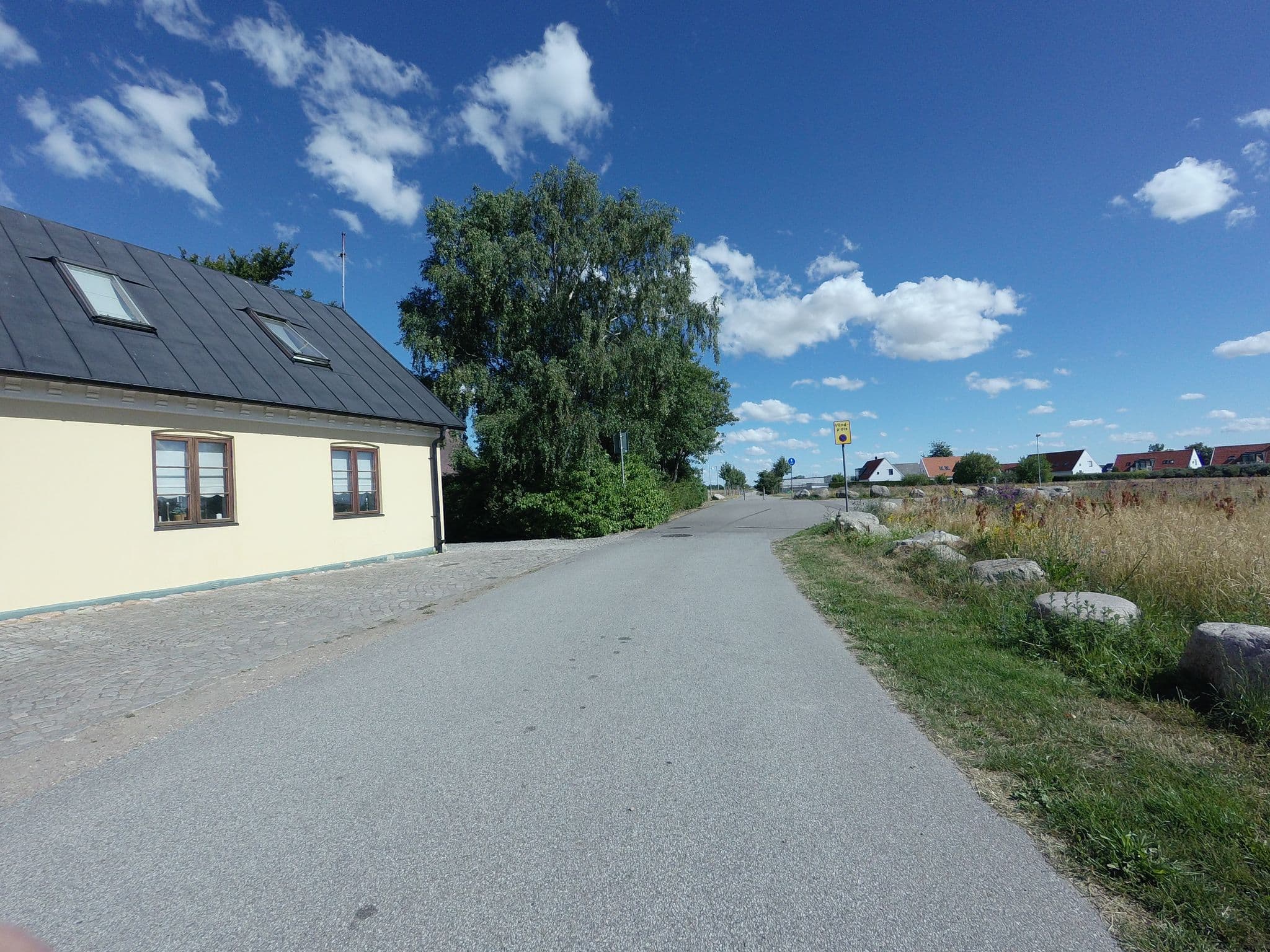Street view near Pensionat Maglarp, Skegrie — © larshelmin (CC BY-SA · Mapillary)