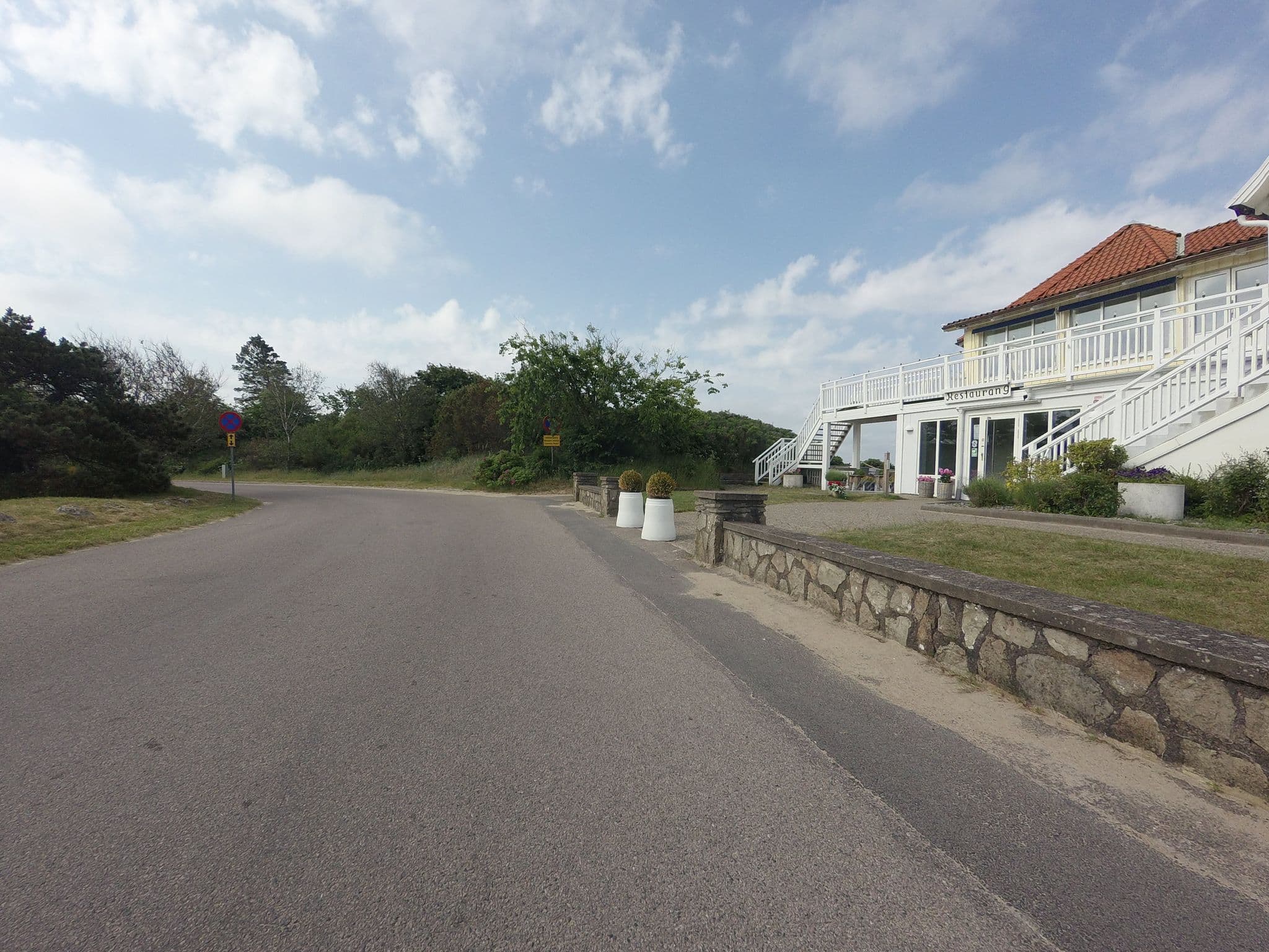 Street view near Klitterhus Havsbadshotell, Ängelholm — © larshelmin (CC BY-SA · Mapillary)
