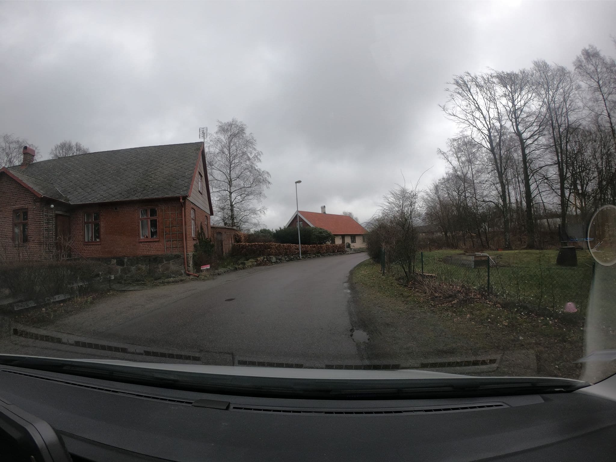 Street view near Kölleröds gamla skola. B&B, Hörby — © abuzaidh (CC BY-SA · Mapillary)