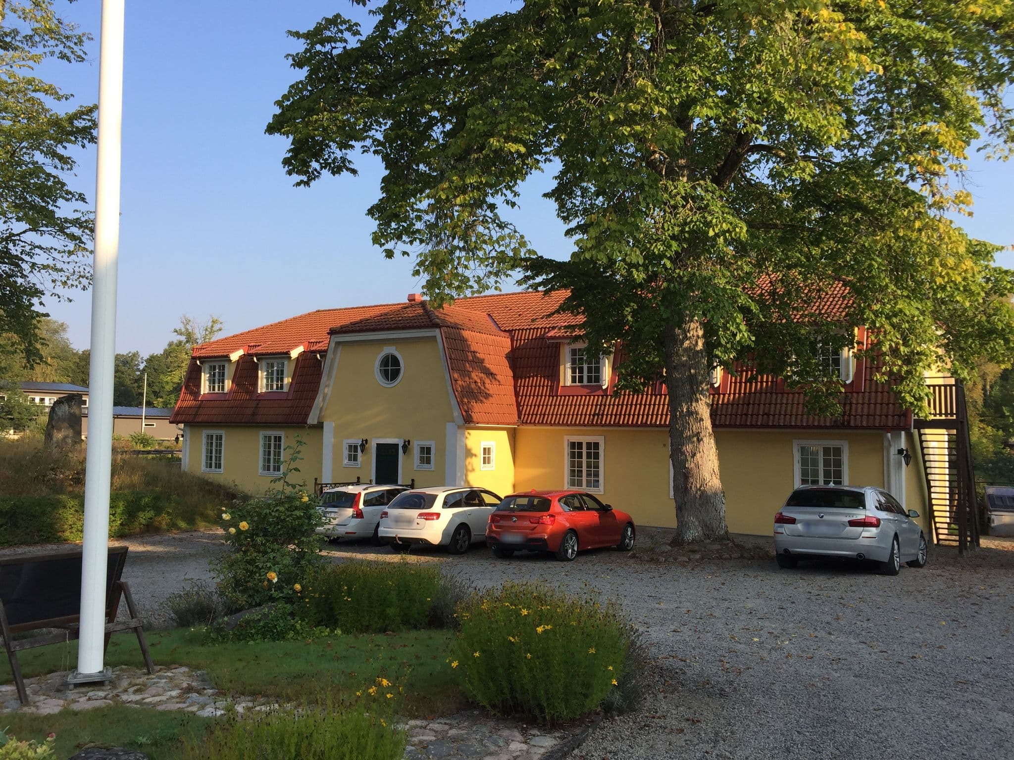 Street view near Möckelnsnäs Herrgård, Älmhult — © valteris (CC BY-SA · Mapillary)