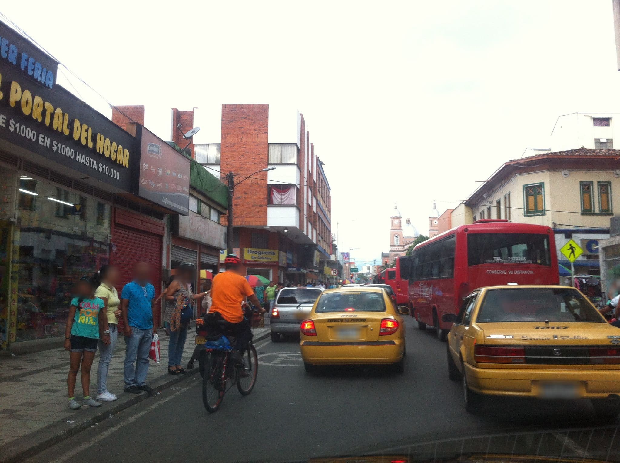 Street view near Casa Real Armenia, Armenia — © hk6jms (CC BY-SA · Mapillary)