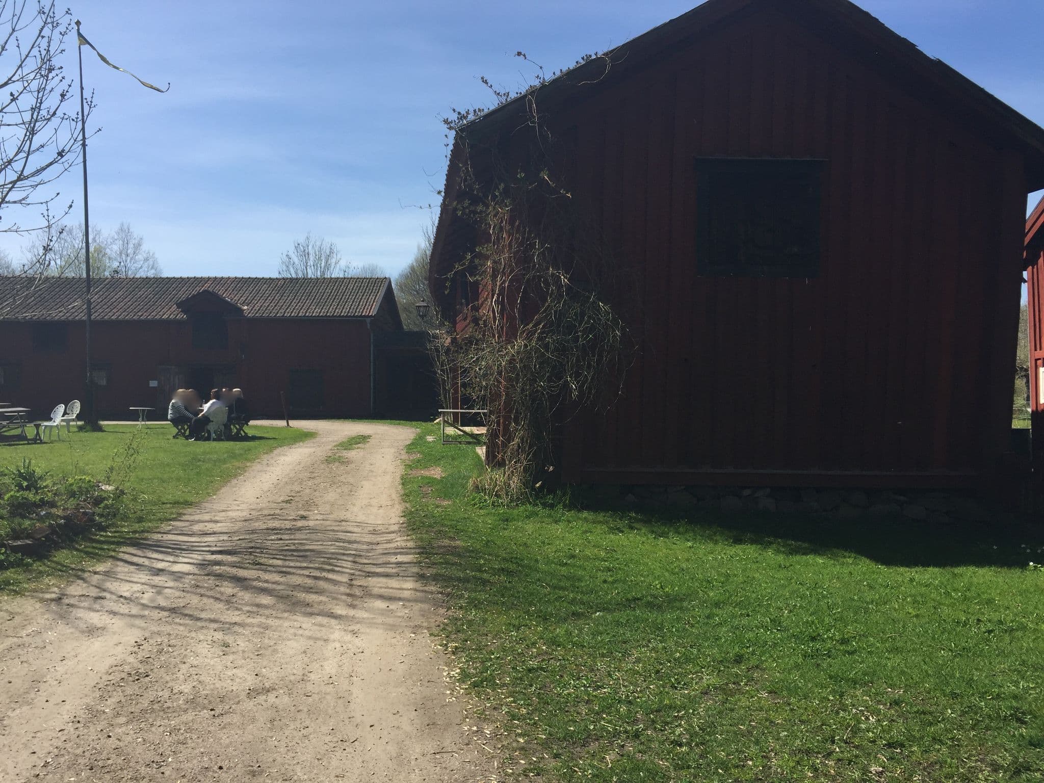 Street view near Hallagården, Vintrosa — © valteris (CC BY-SA · Mapillary)