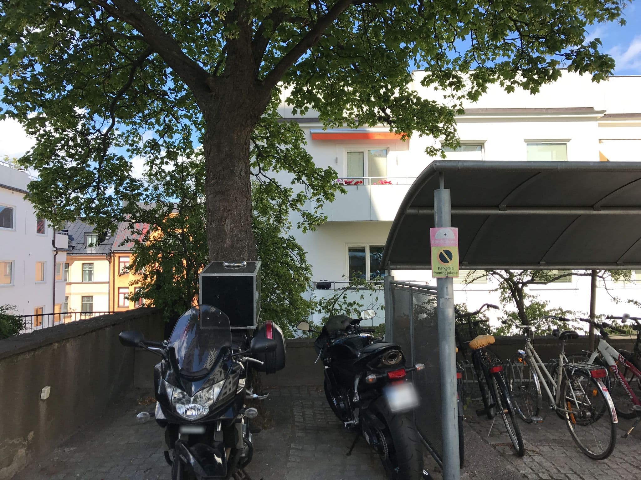 Street view near Bed and Breakfast, Kungsholmen — © andreas_p (CC BY-SA · Mapillary)